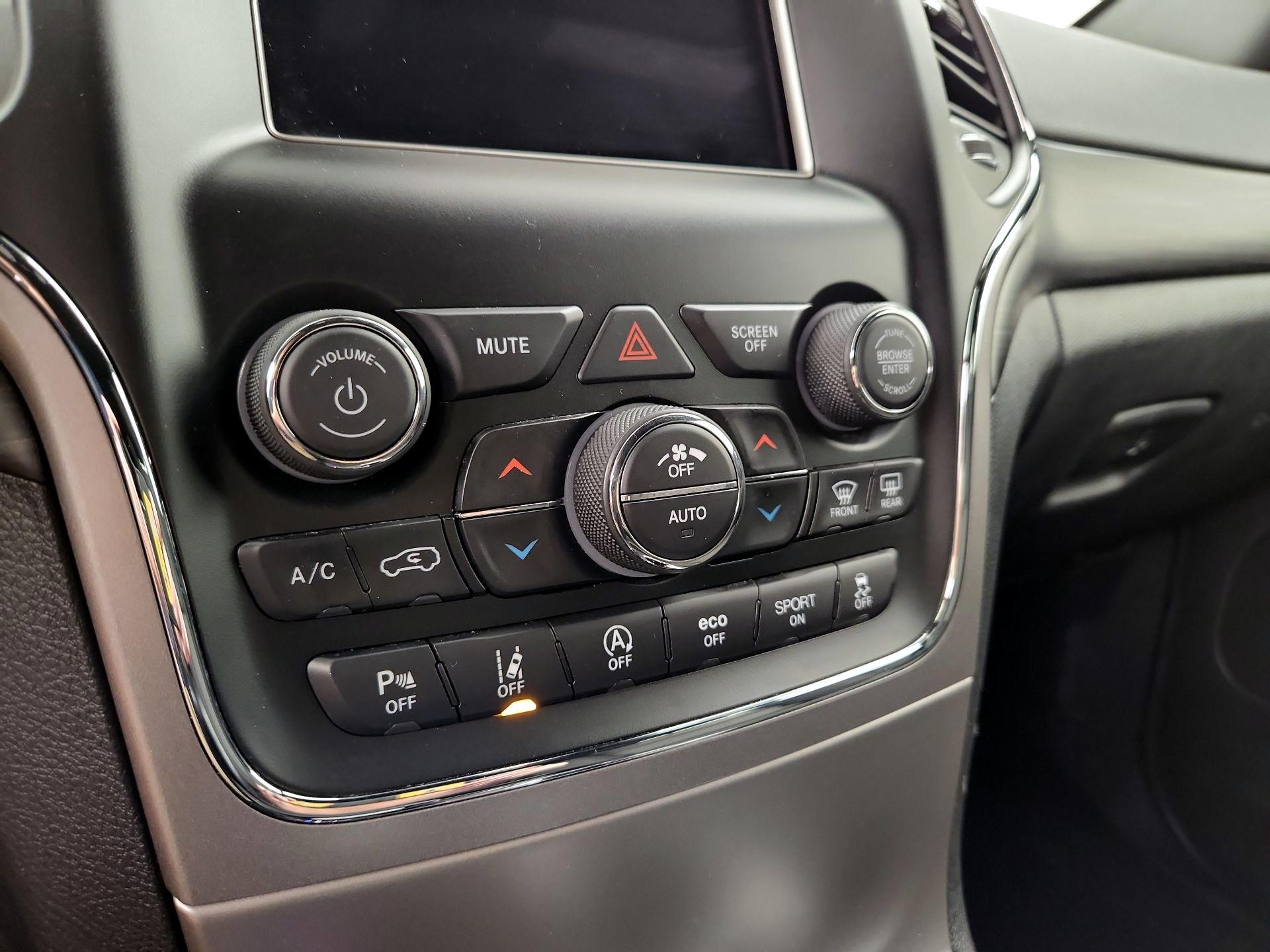 Thumbnail: 2020 Jeep Grand Cherokee - 16