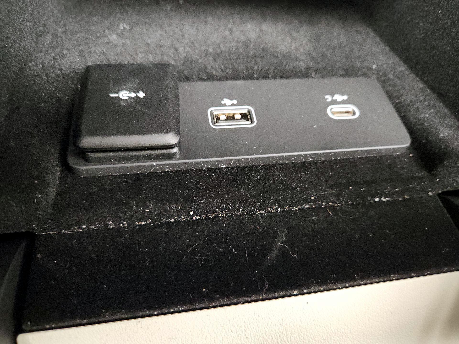 Thumbnail: 2021 Jaguar XF - 19