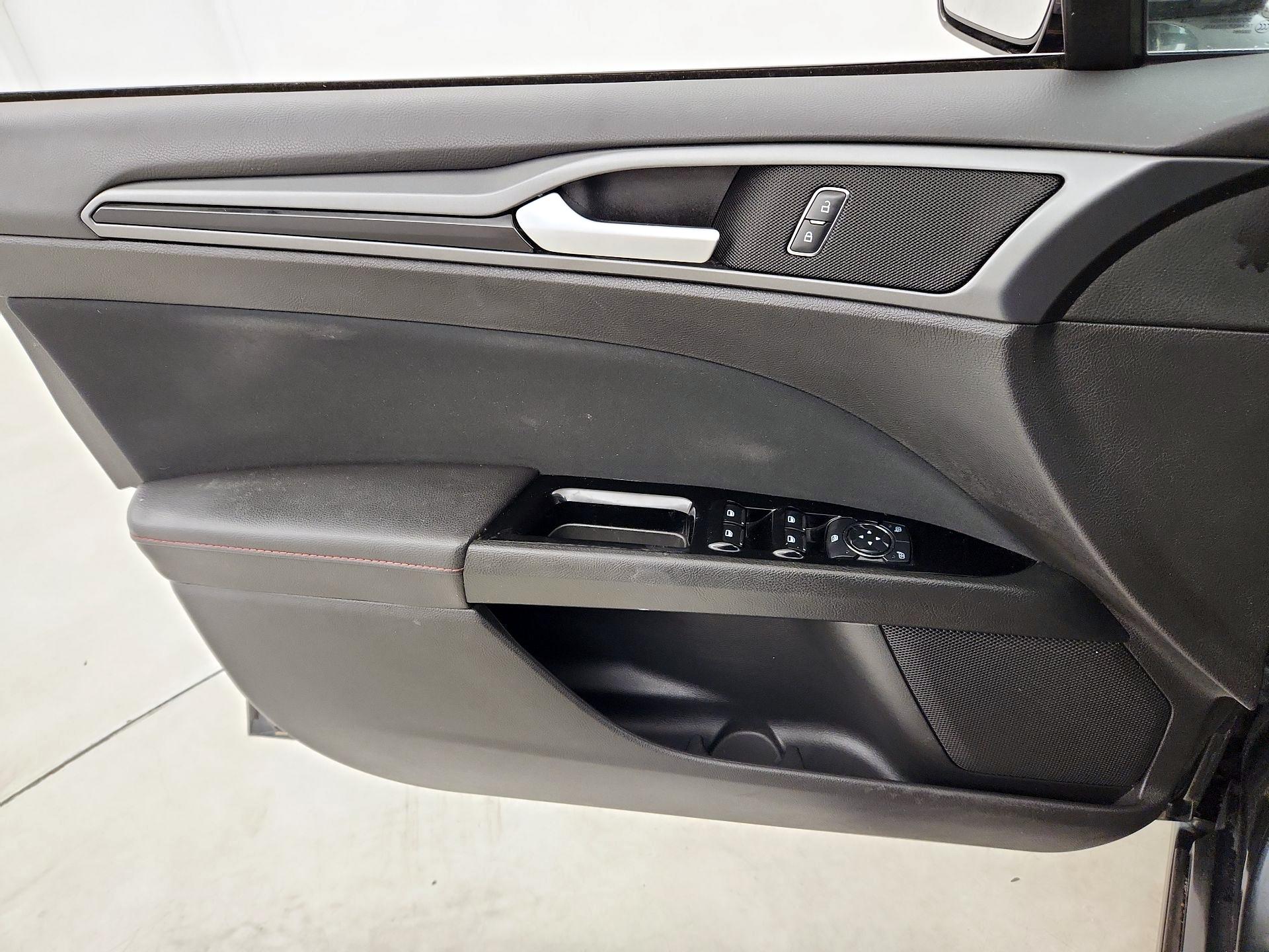 Thumbnail: 2015 Ford Fusion - 12