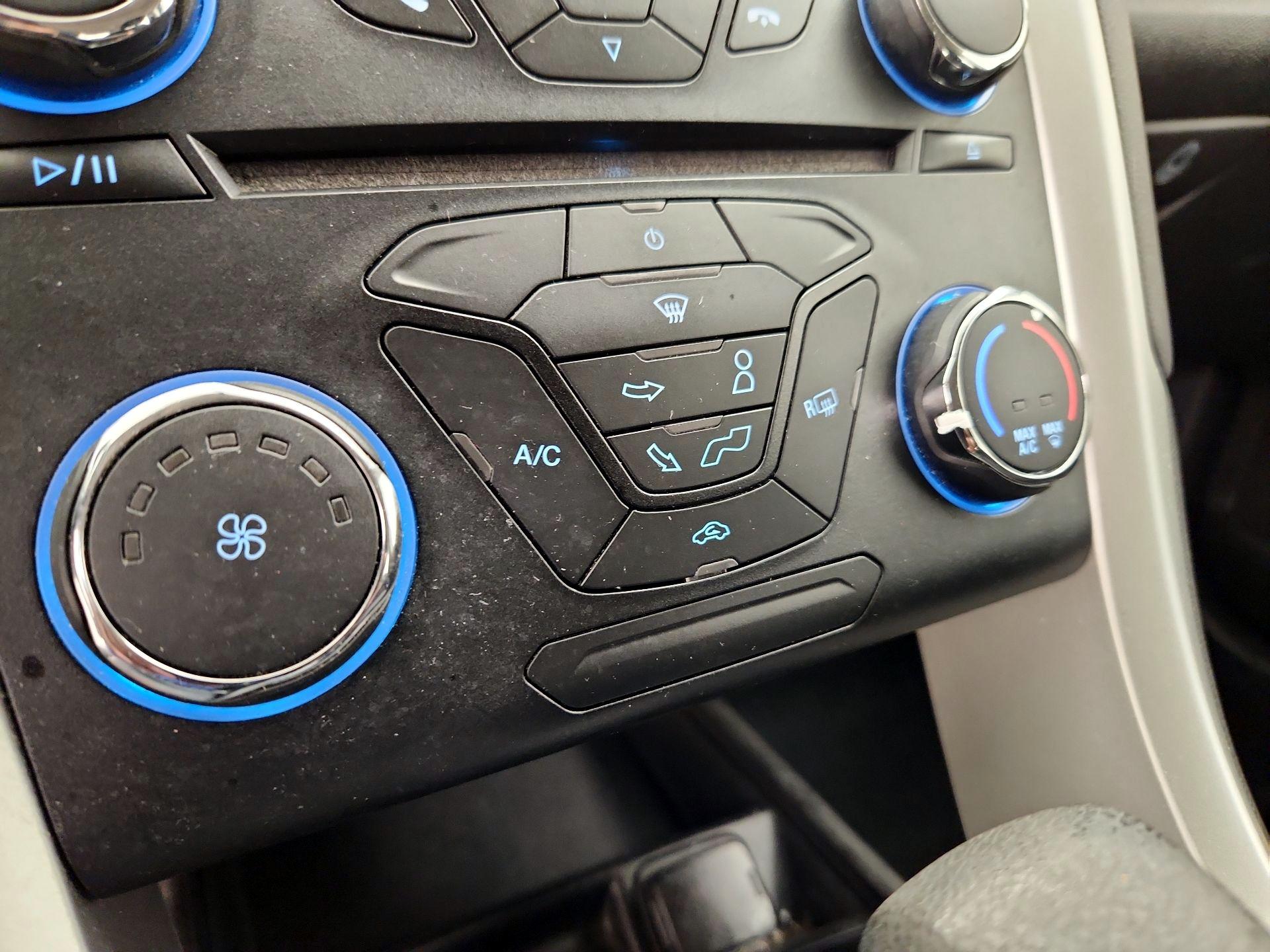 Thumbnail: 2015 Ford Fusion - 16