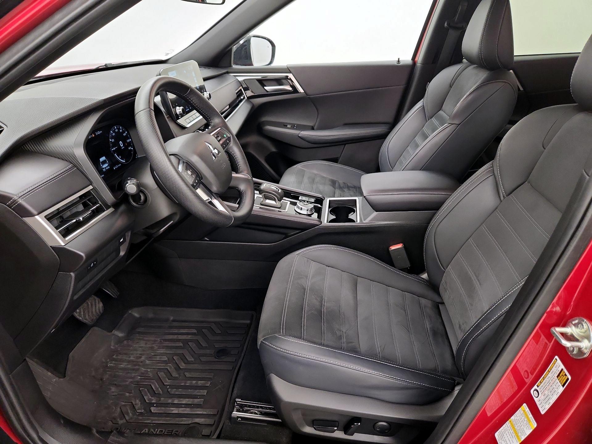 Thumbnail: 2024 Mitsubishi Outlander - 11