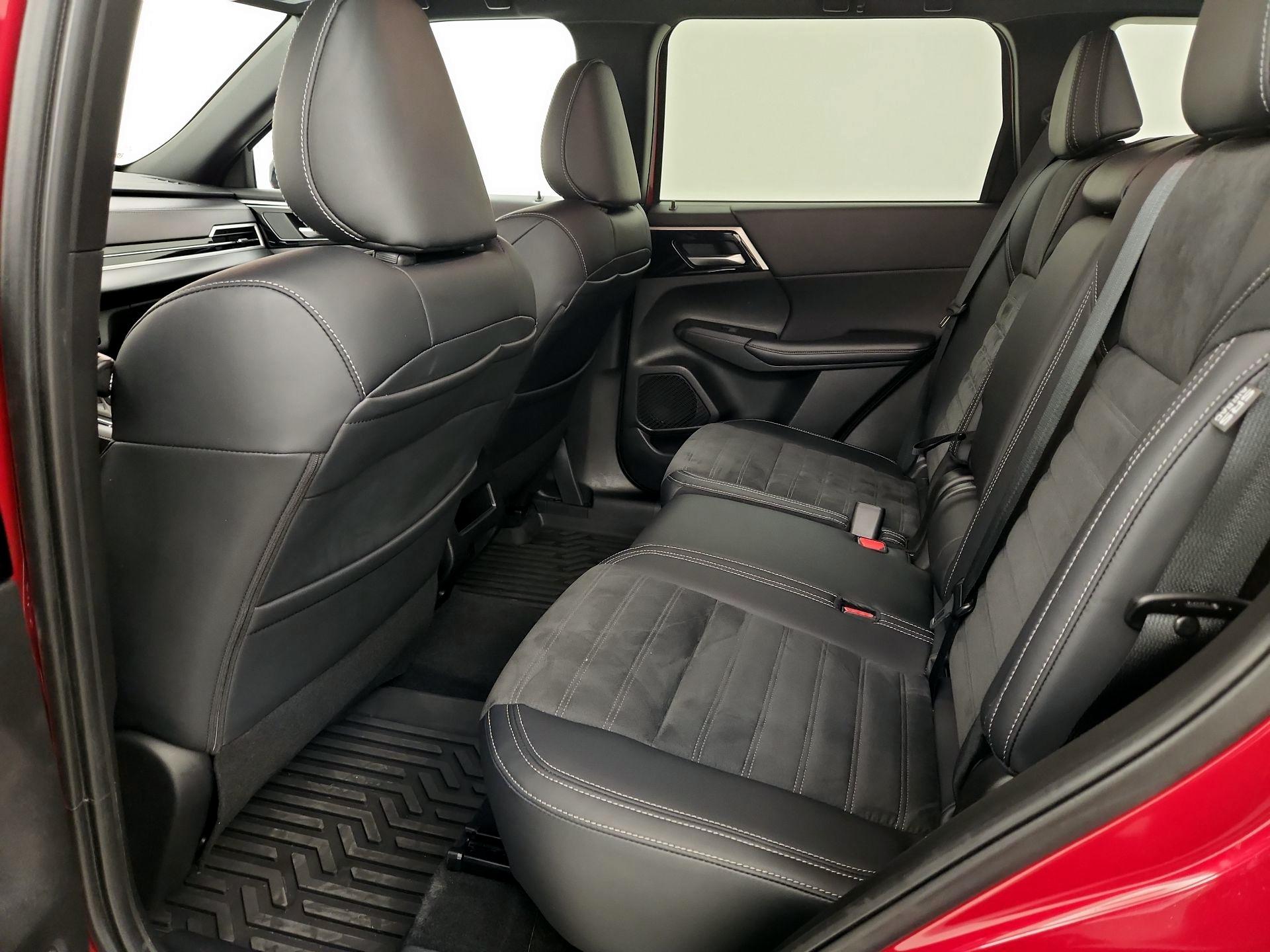 Thumbnail: 2024 Mitsubishi Outlander - 20