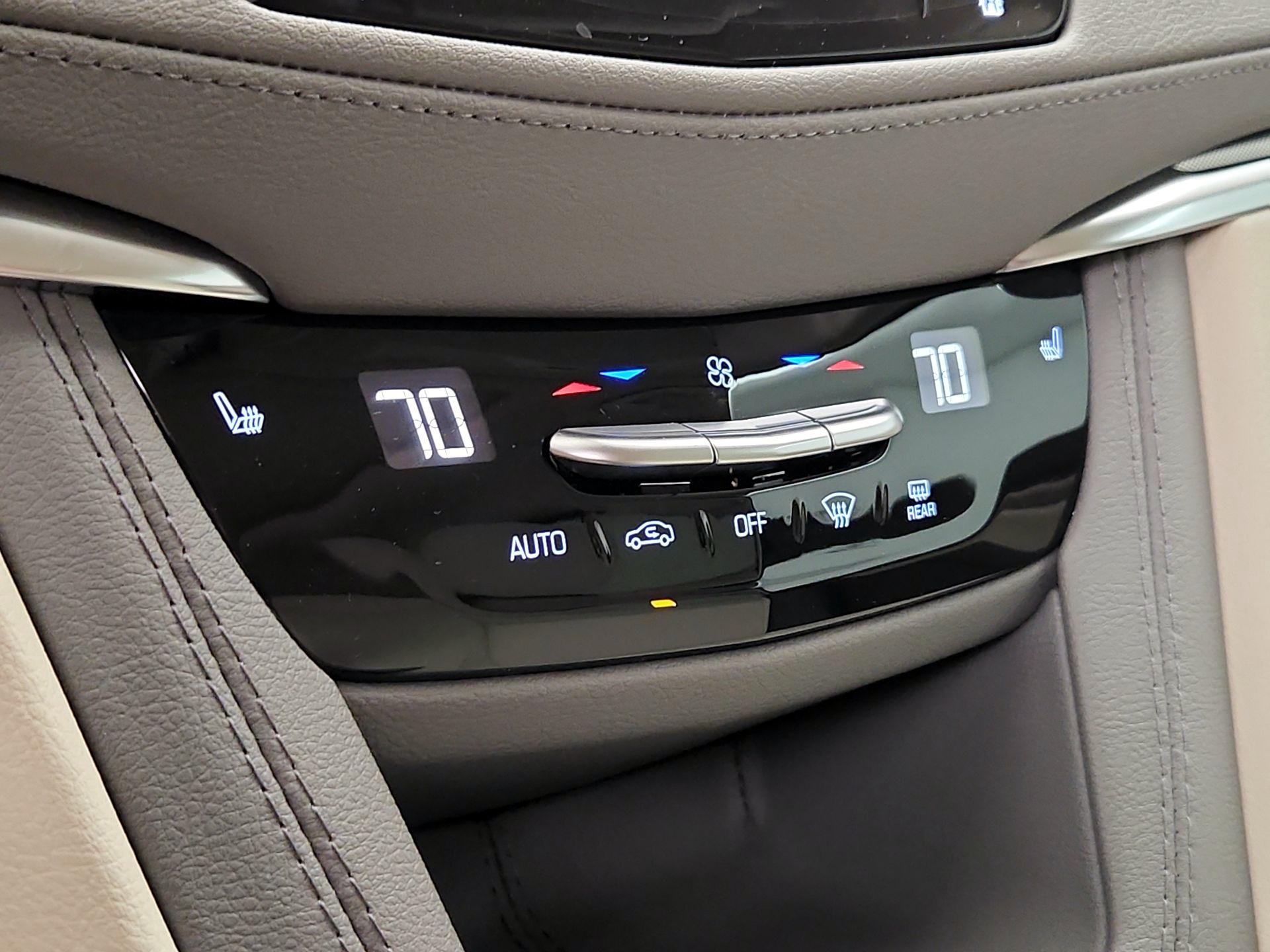 Thumbnail: 2024 Cadillac XT5 - 17