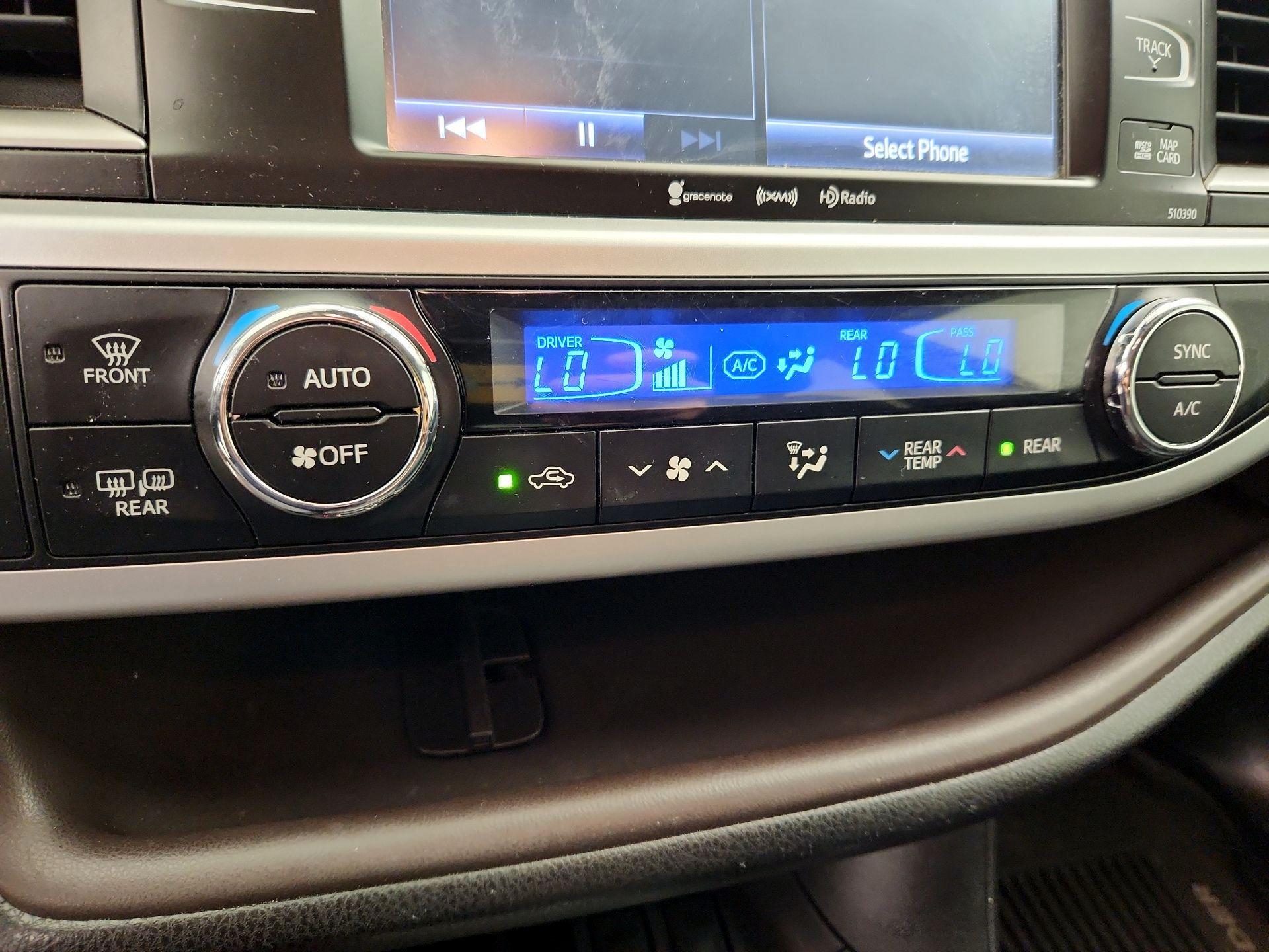 Thumbnail: 2019 Toyota Highlander - 16