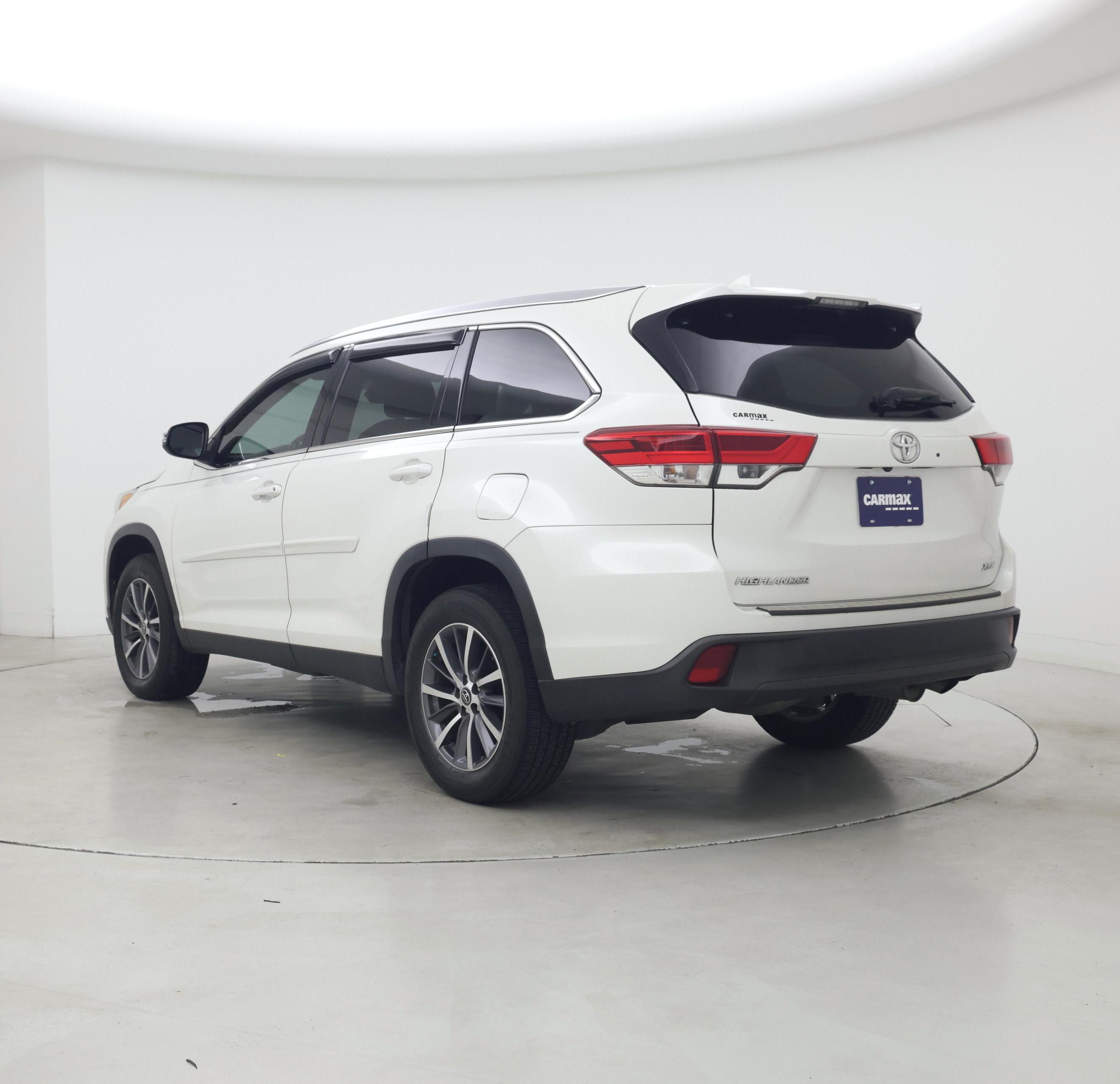 Thumbnail: 2019 Toyota Highlander - 2