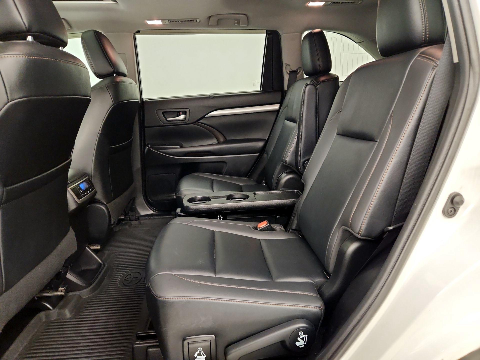 Thumbnail: 2019 Toyota Highlander - 20
