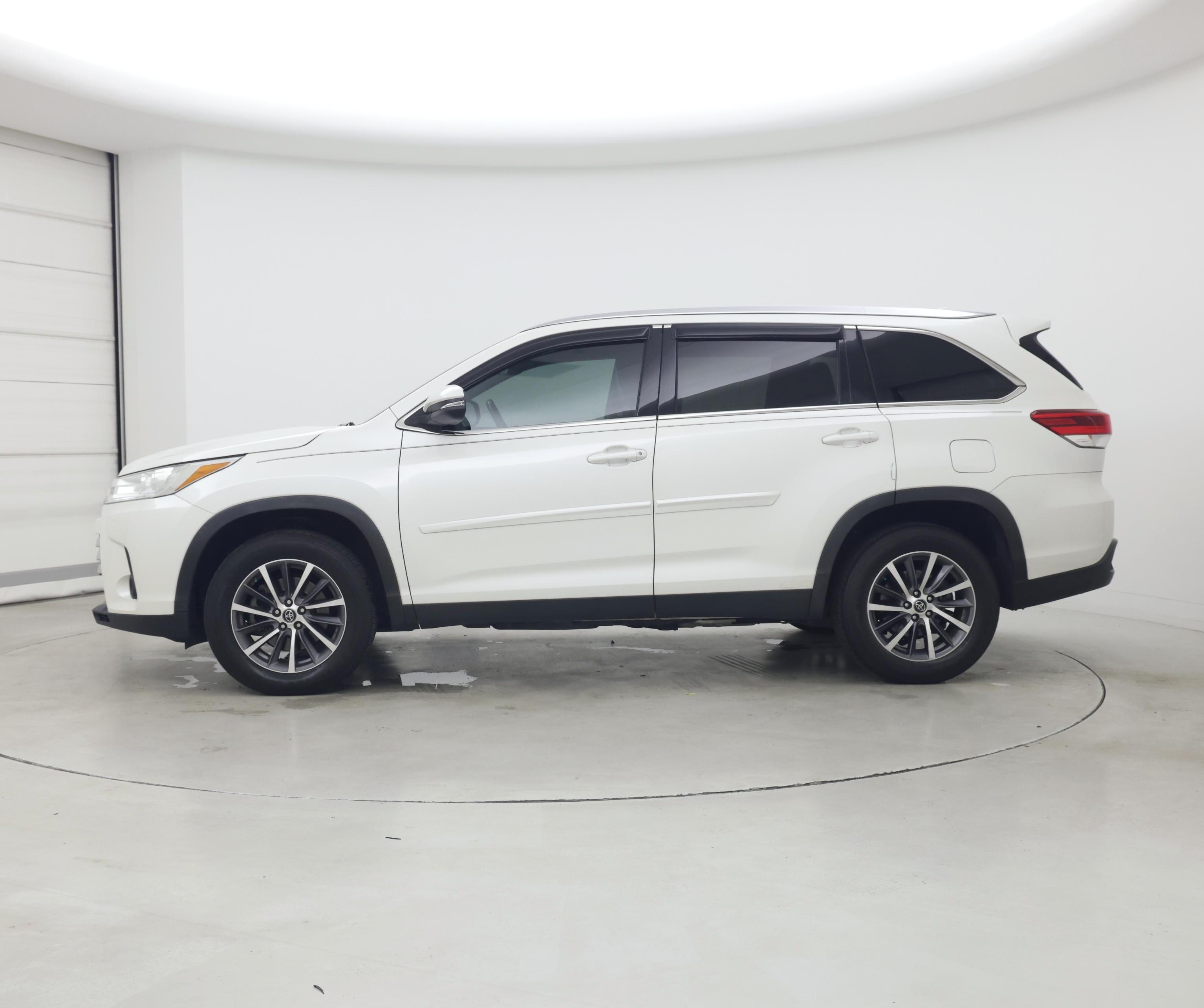 Thumbnail: 2019 Toyota Highlander - 3