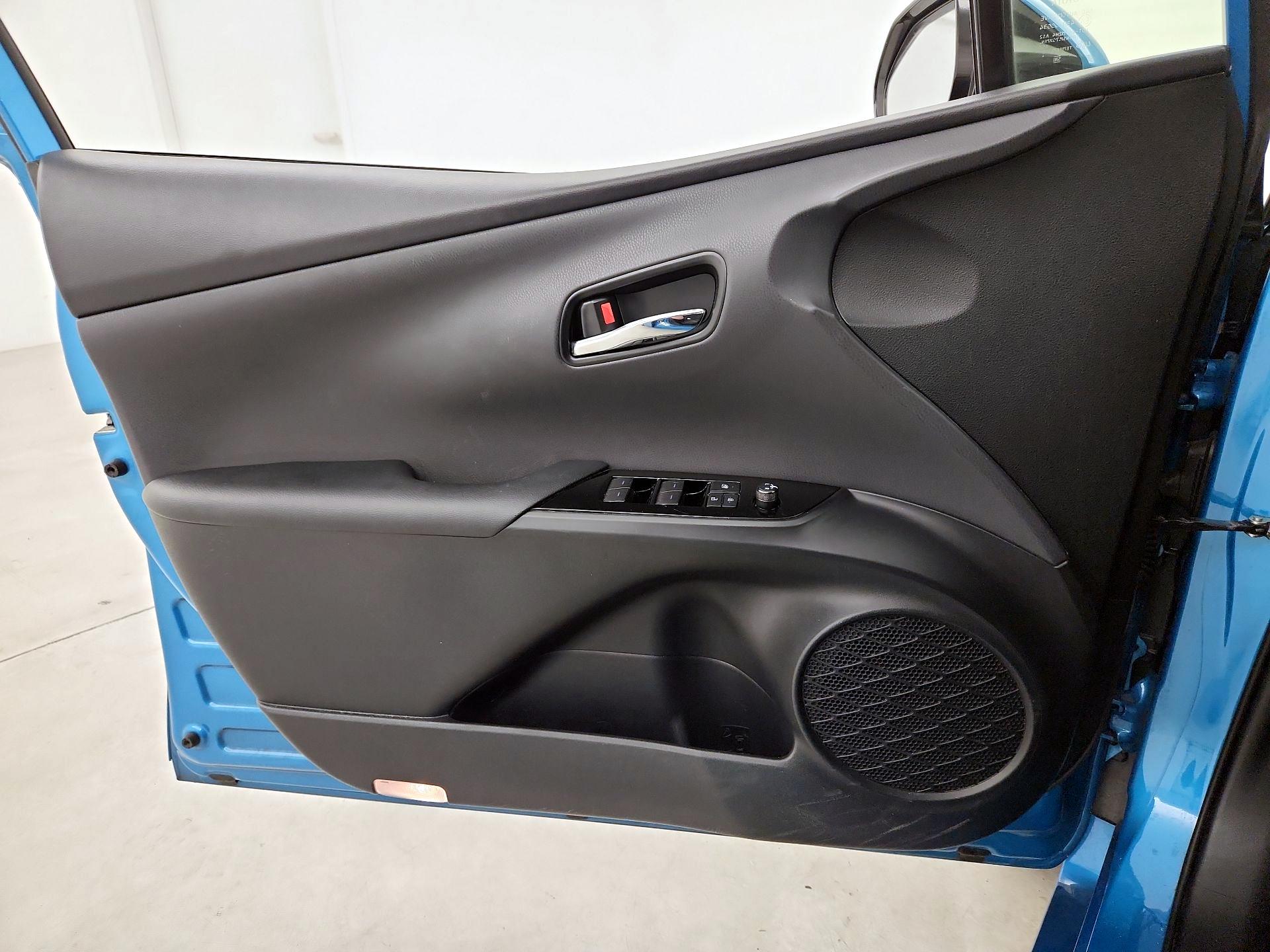 Thumbnail: 2020 Toyota Prius Prime - 12