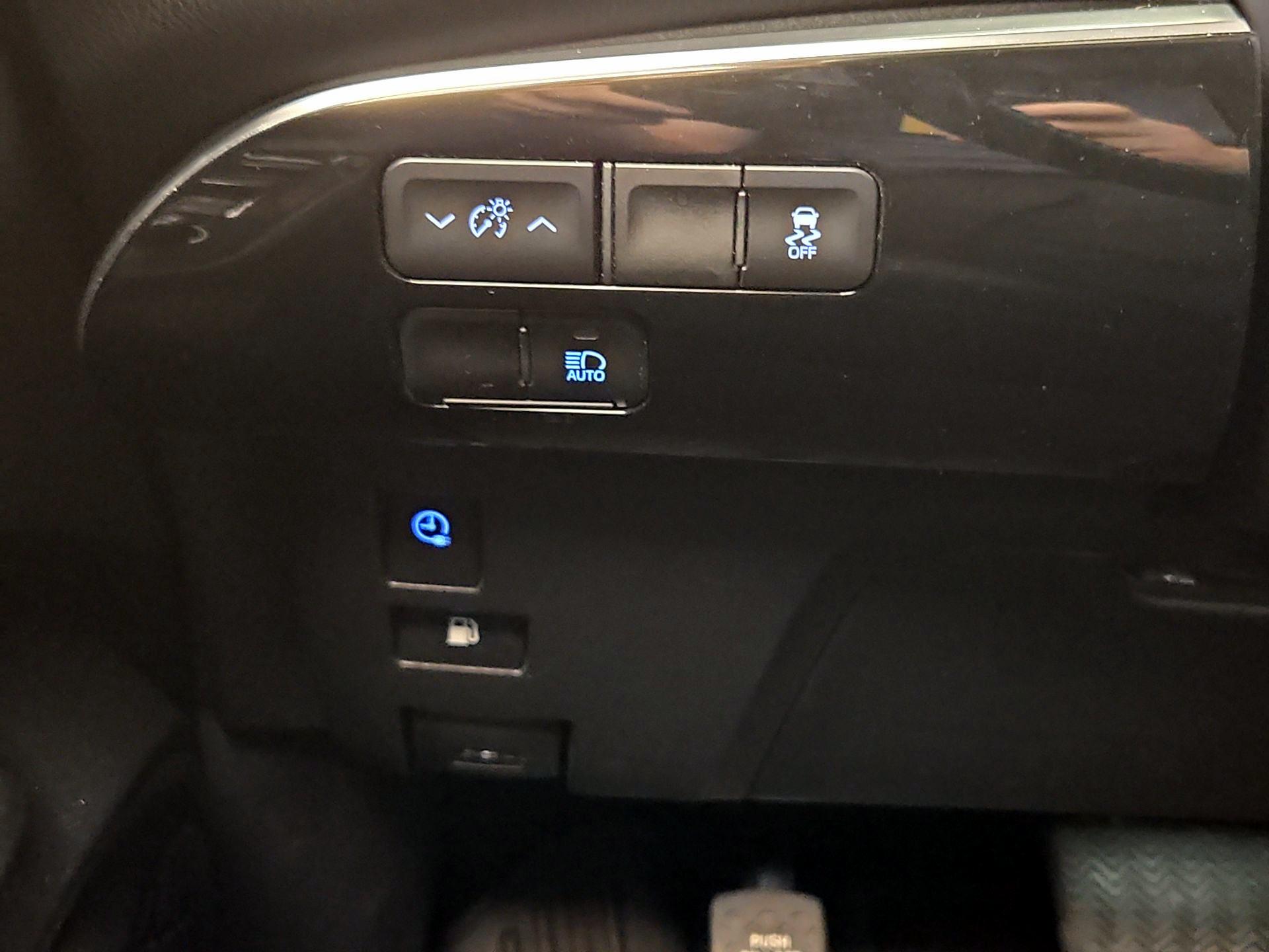 Thumbnail: 2020 Toyota Prius Prime - 13