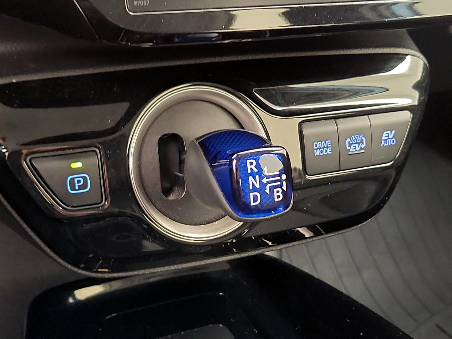 Thumbnail: 2020 Toyota Prius Prime - 18