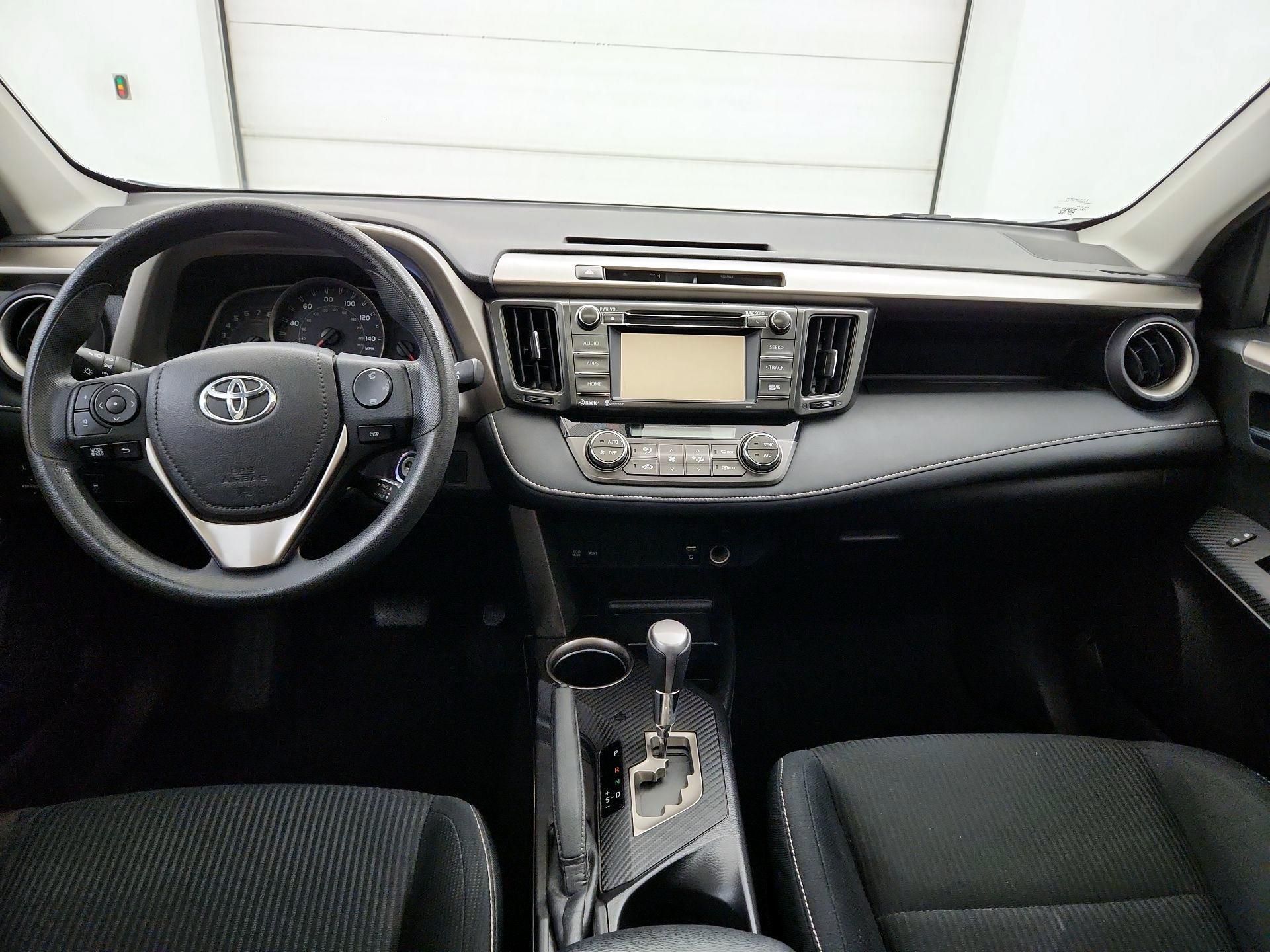 Thumbnail: 2015 Toyota RAV4 - 9