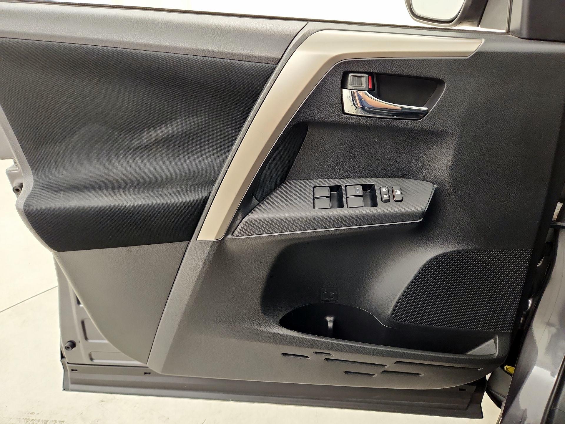 Thumbnail: 2015 Toyota RAV4 - 12