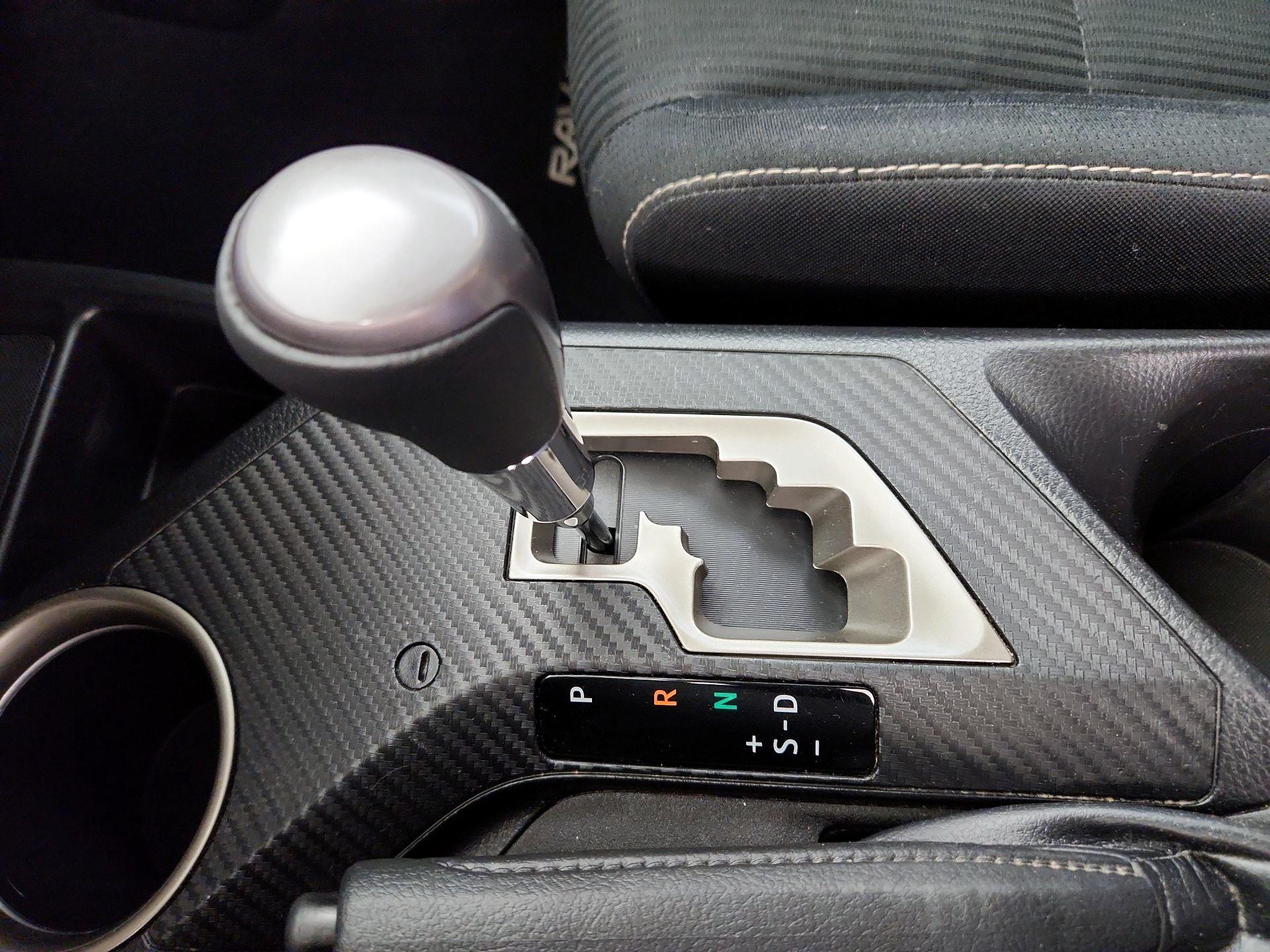 Thumbnail: 2015 Toyota RAV4 - 18