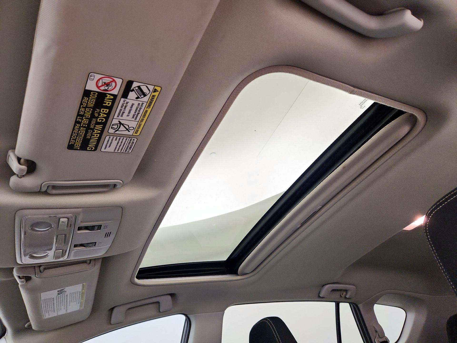 Thumbnail: 2015 Toyota RAV4 - 20