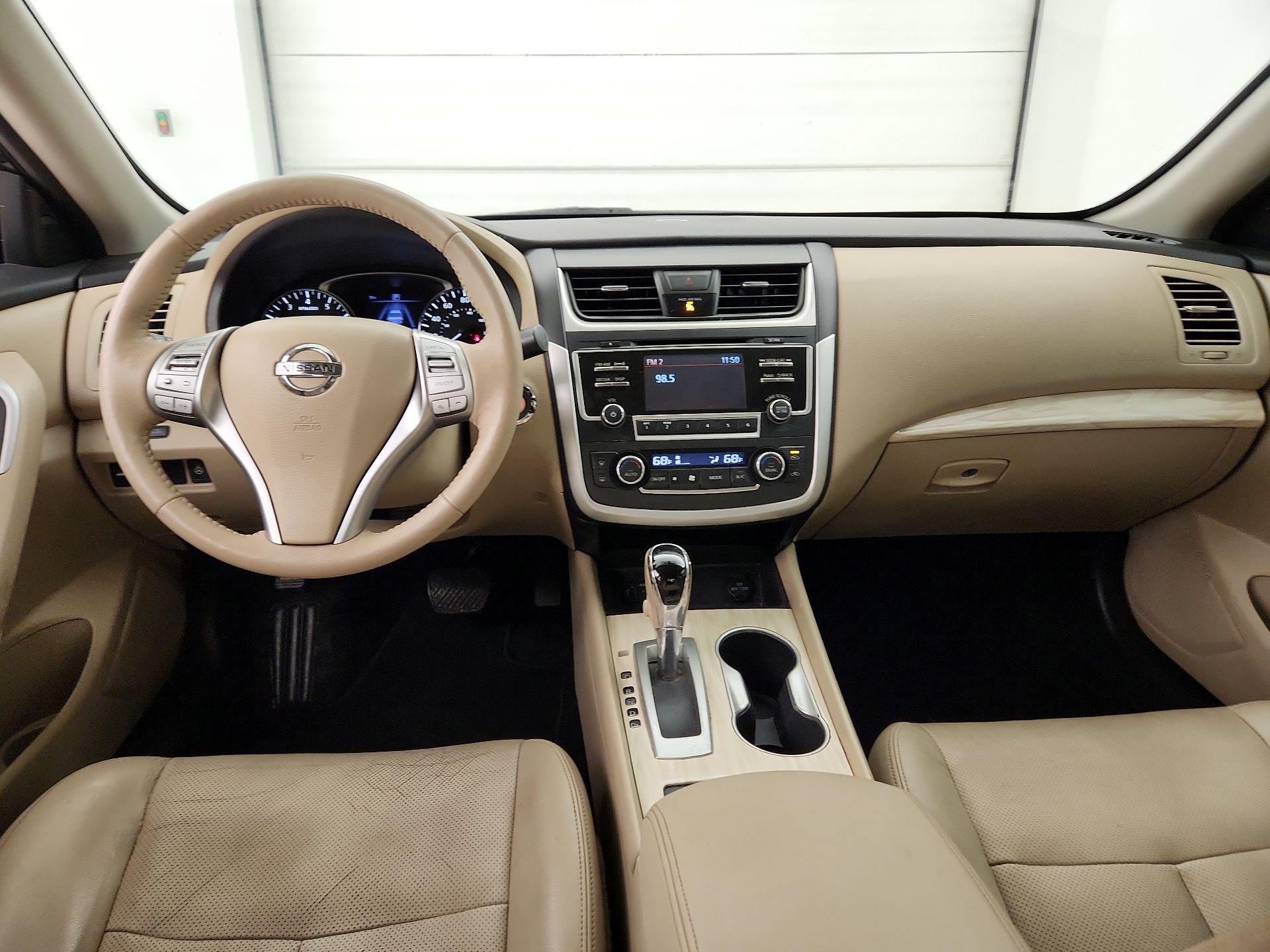 Thumbnail: 2016 Nissan Altima - 9