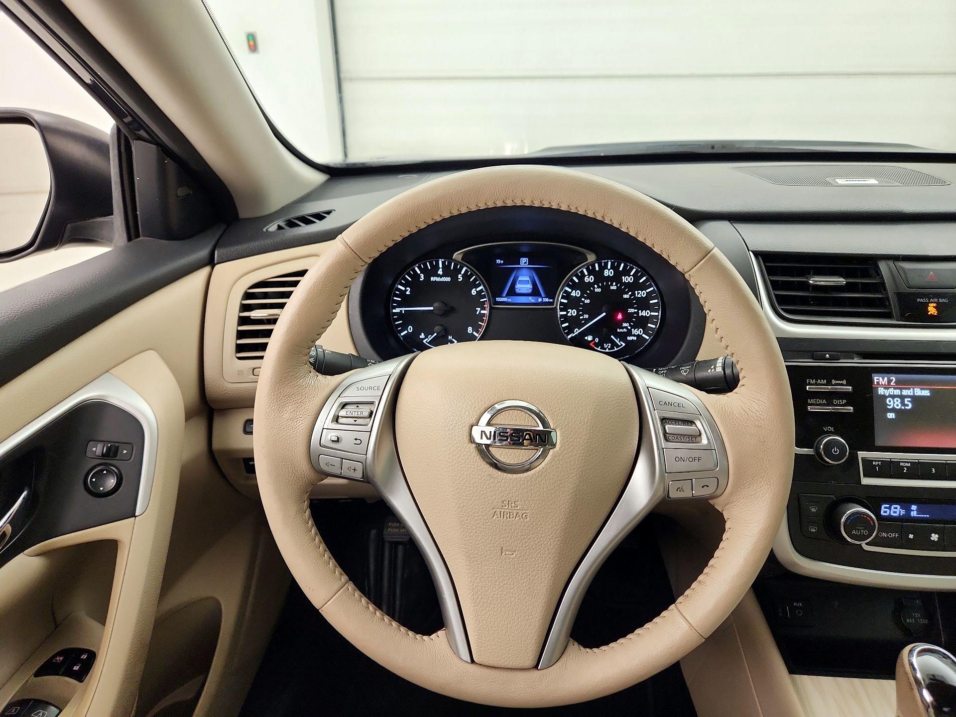 Thumbnail: 2016 Nissan Altima - 10