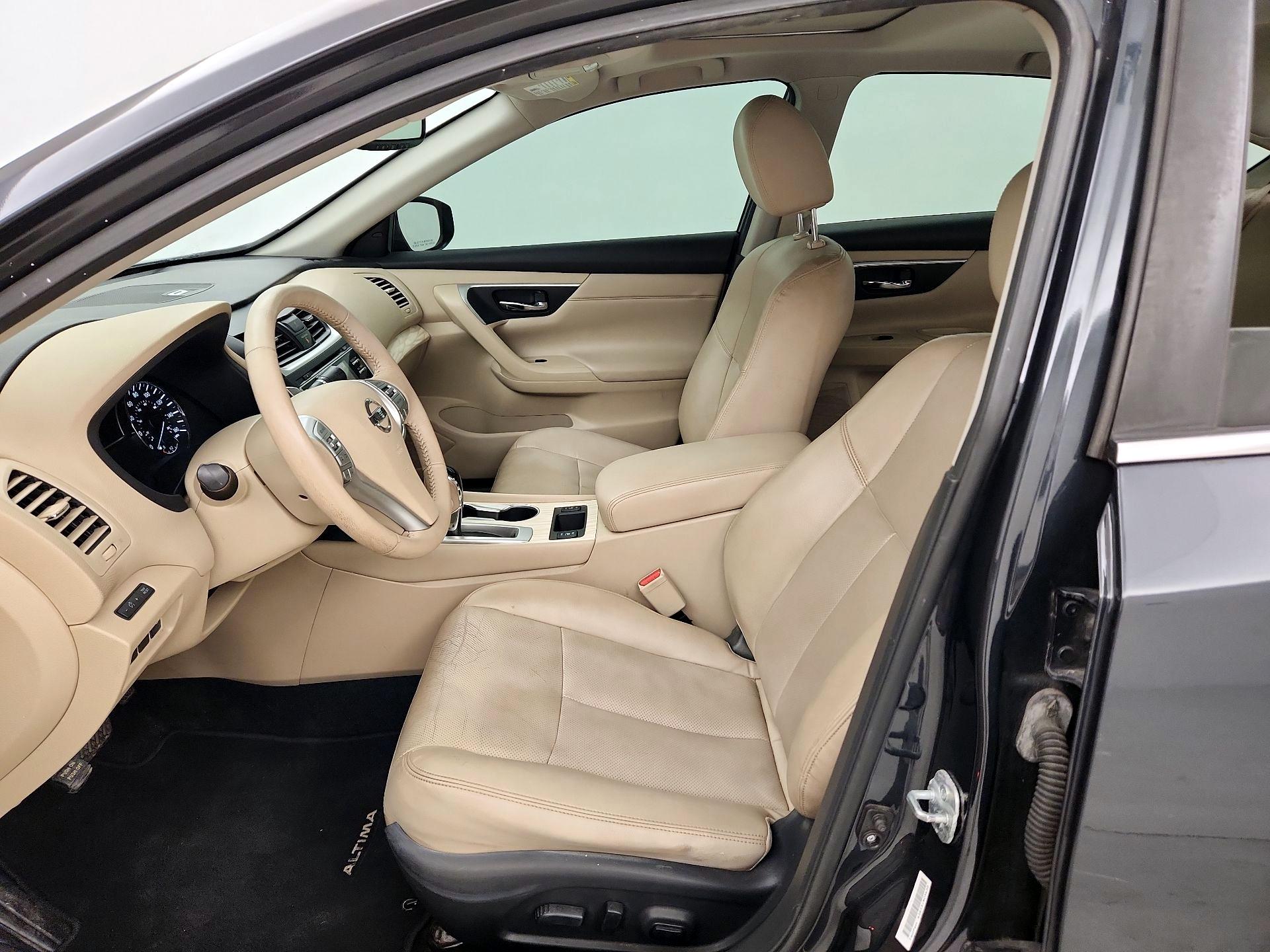 Thumbnail: 2016 Nissan Altima - 11