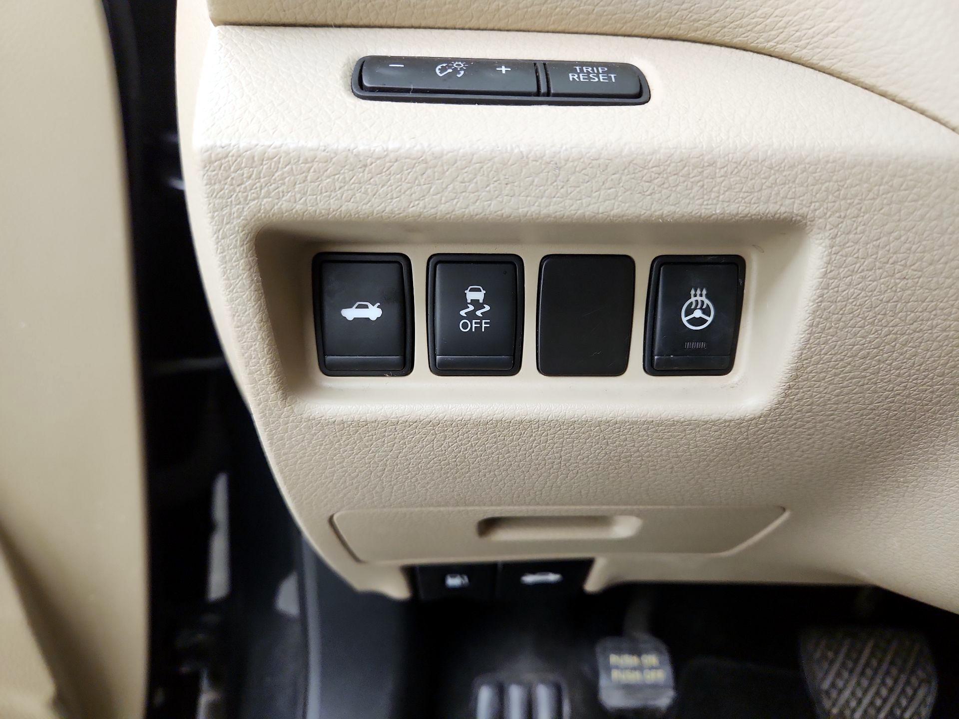 Thumbnail: 2016 Nissan Altima - 13