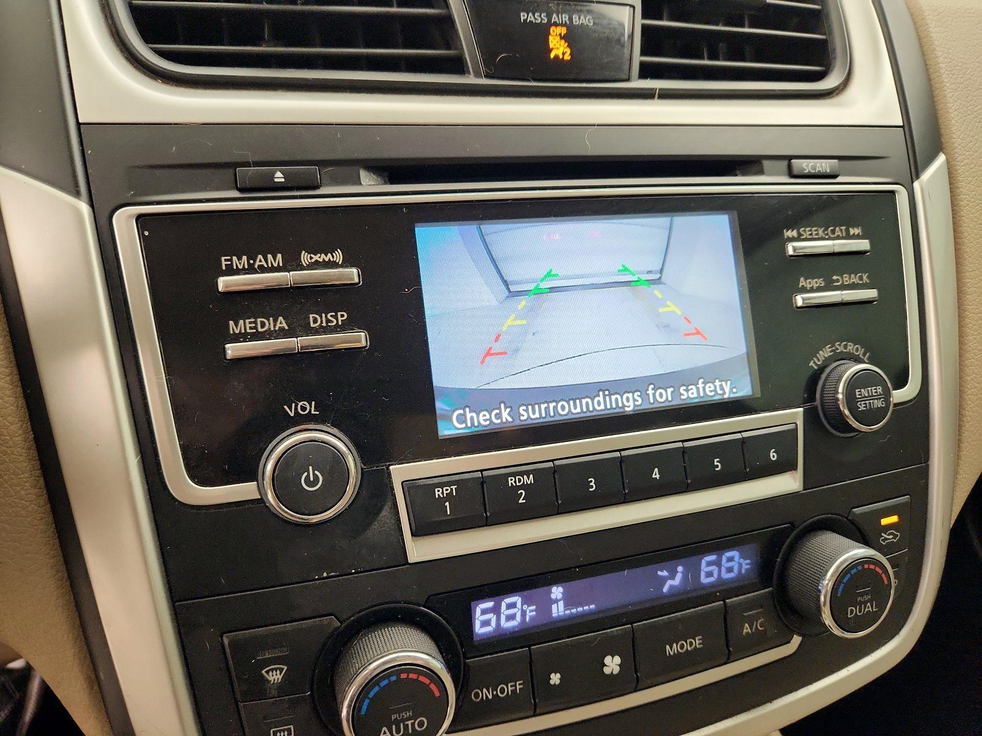 Thumbnail: 2016 Nissan Altima - 14