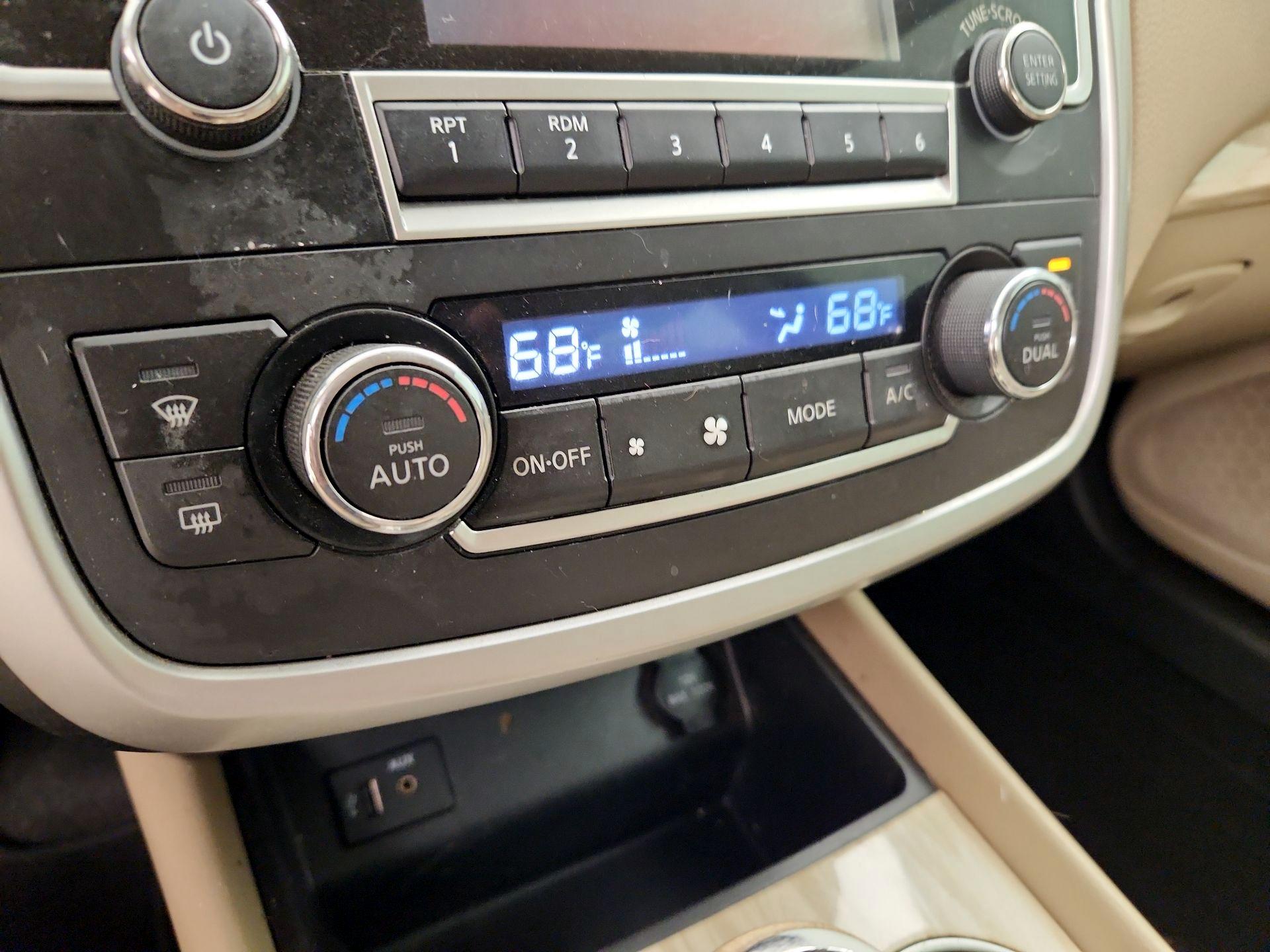 Thumbnail: 2016 Nissan Altima - 16