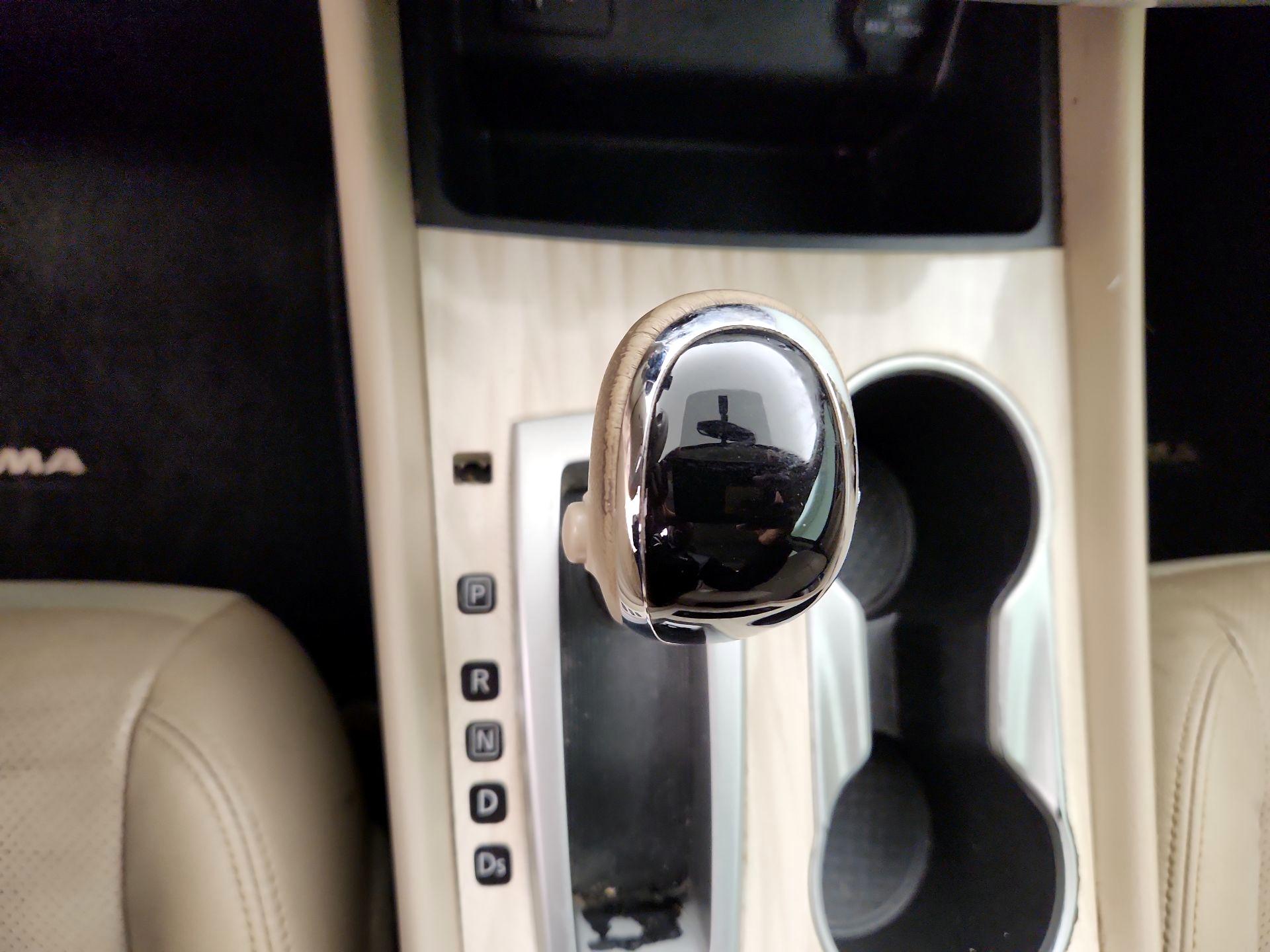 Thumbnail: 2016 Nissan Altima - 17