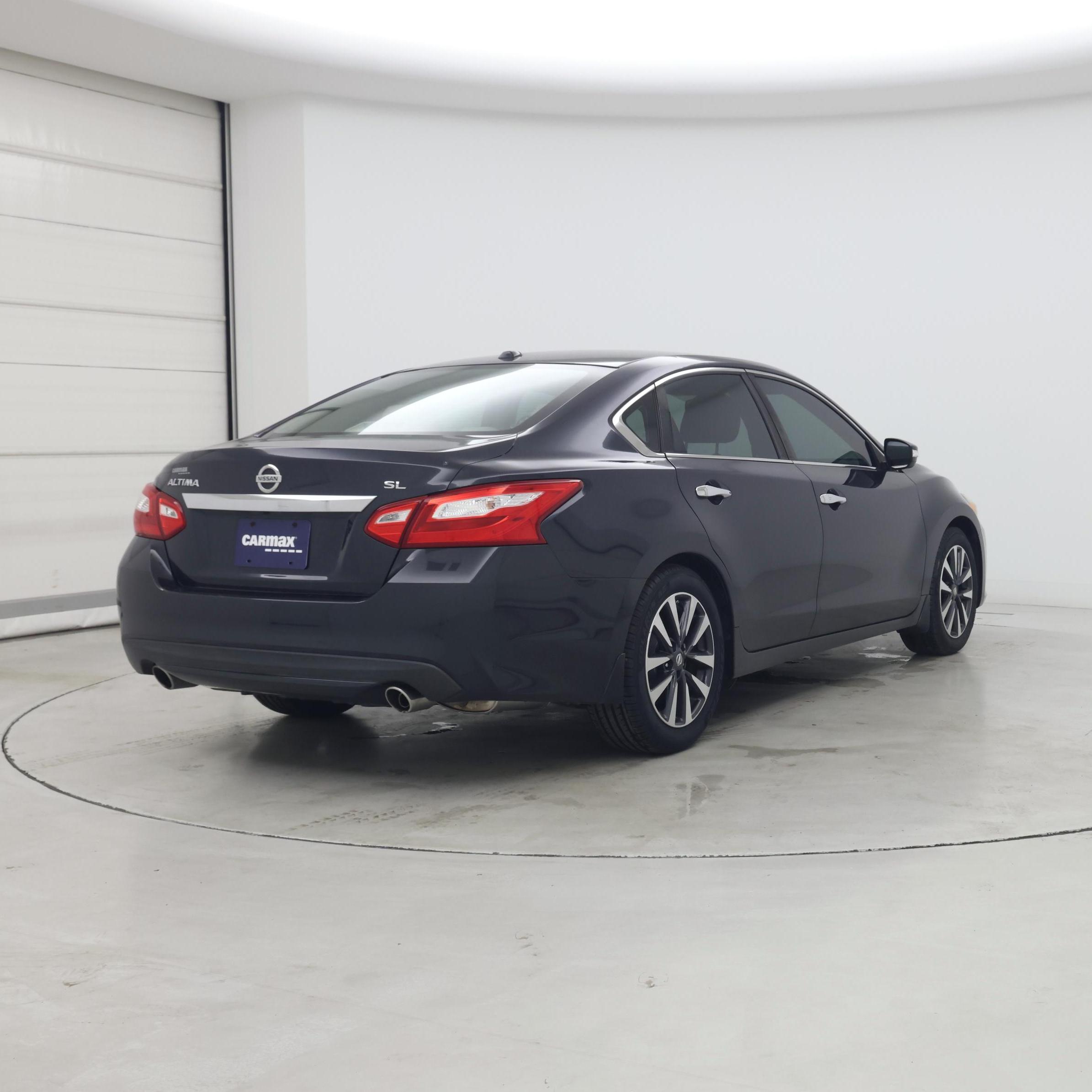 Thumbnail: 2016 Nissan Altima - 8