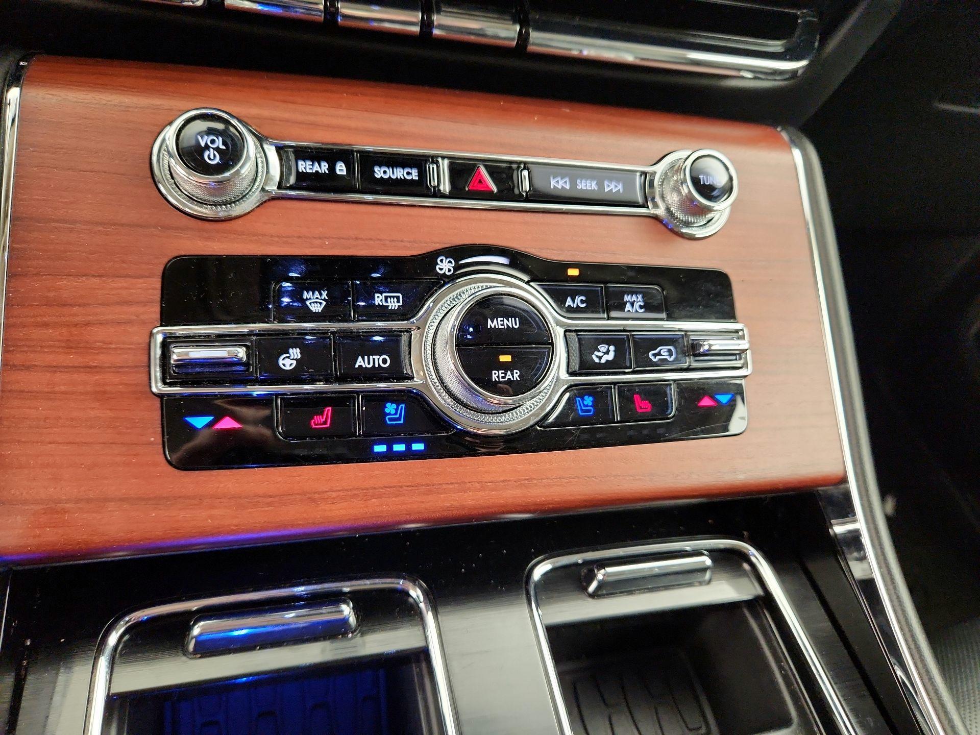 Thumbnail: 2022 Lincoln Aviator - 17