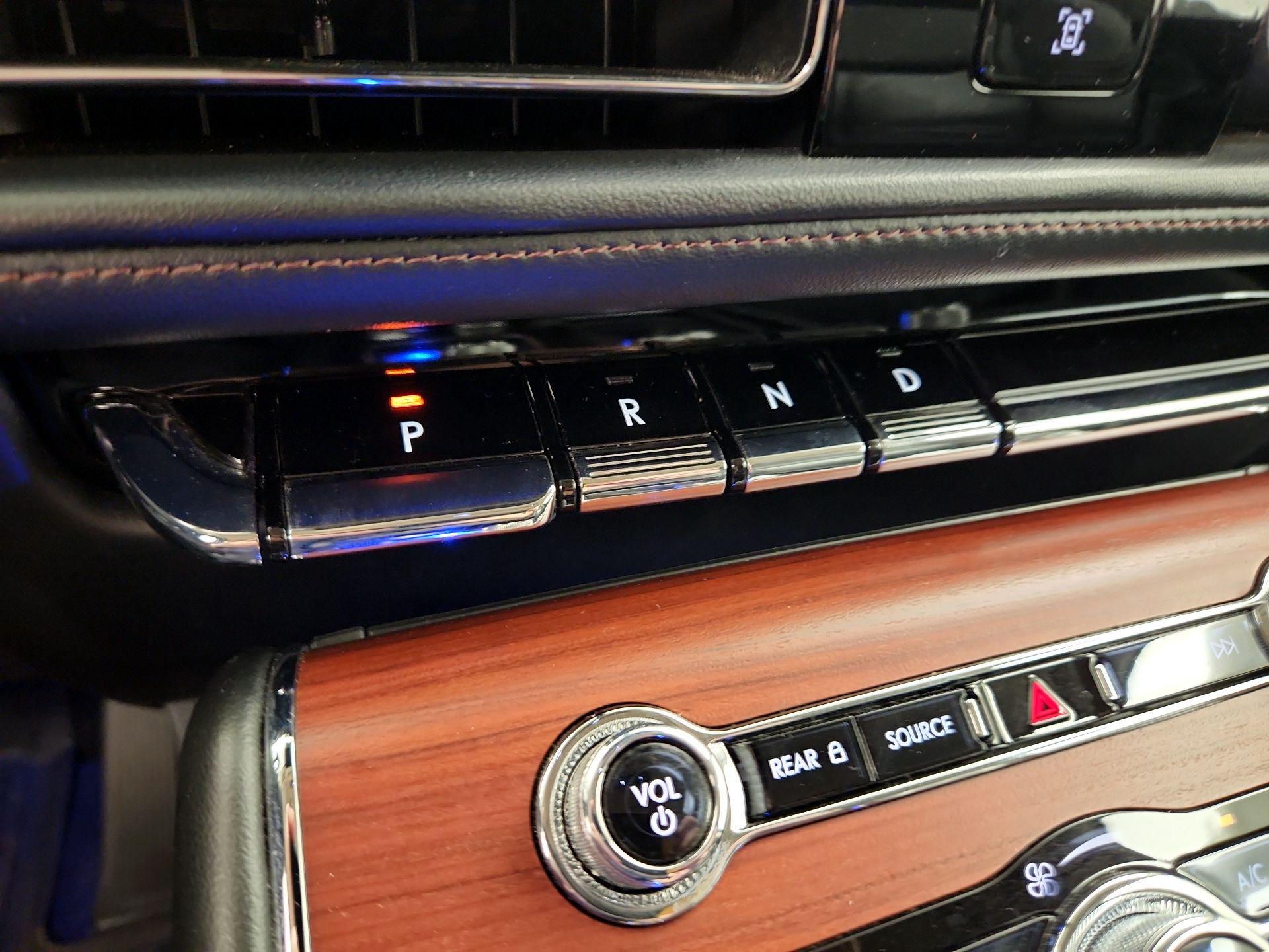 Thumbnail: 2022 Lincoln Aviator - 18