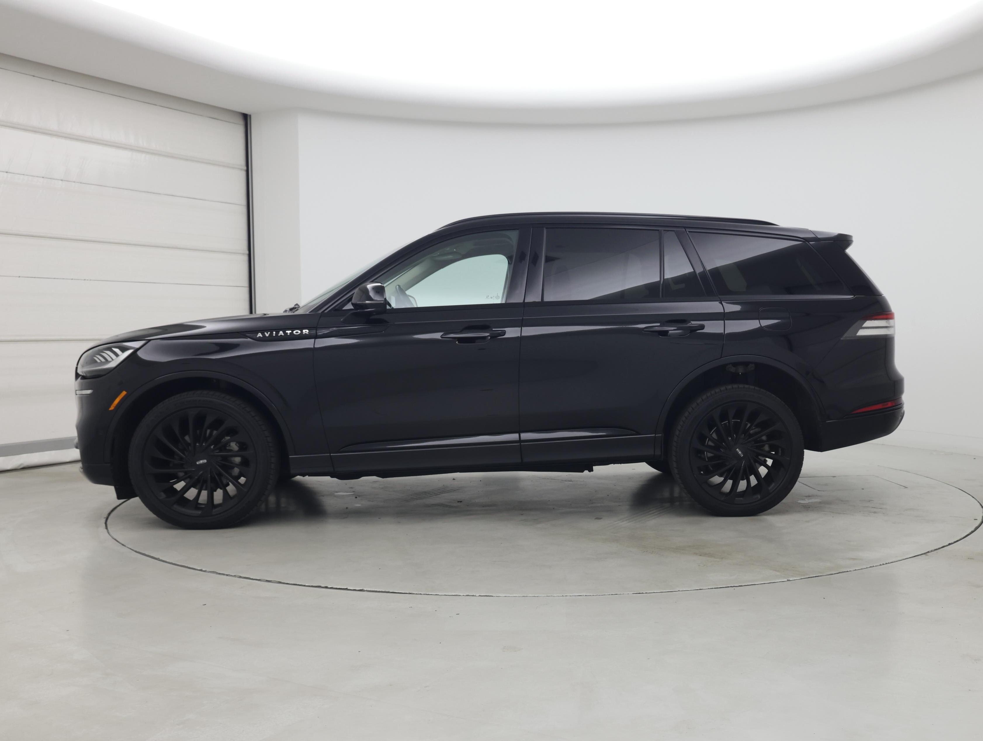 Thumbnail: 2022 Lincoln Aviator - 3