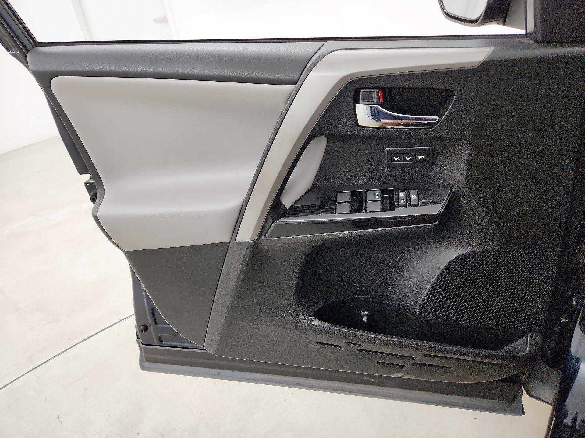 Thumbnail: 2018 Toyota RAV4 - 12
