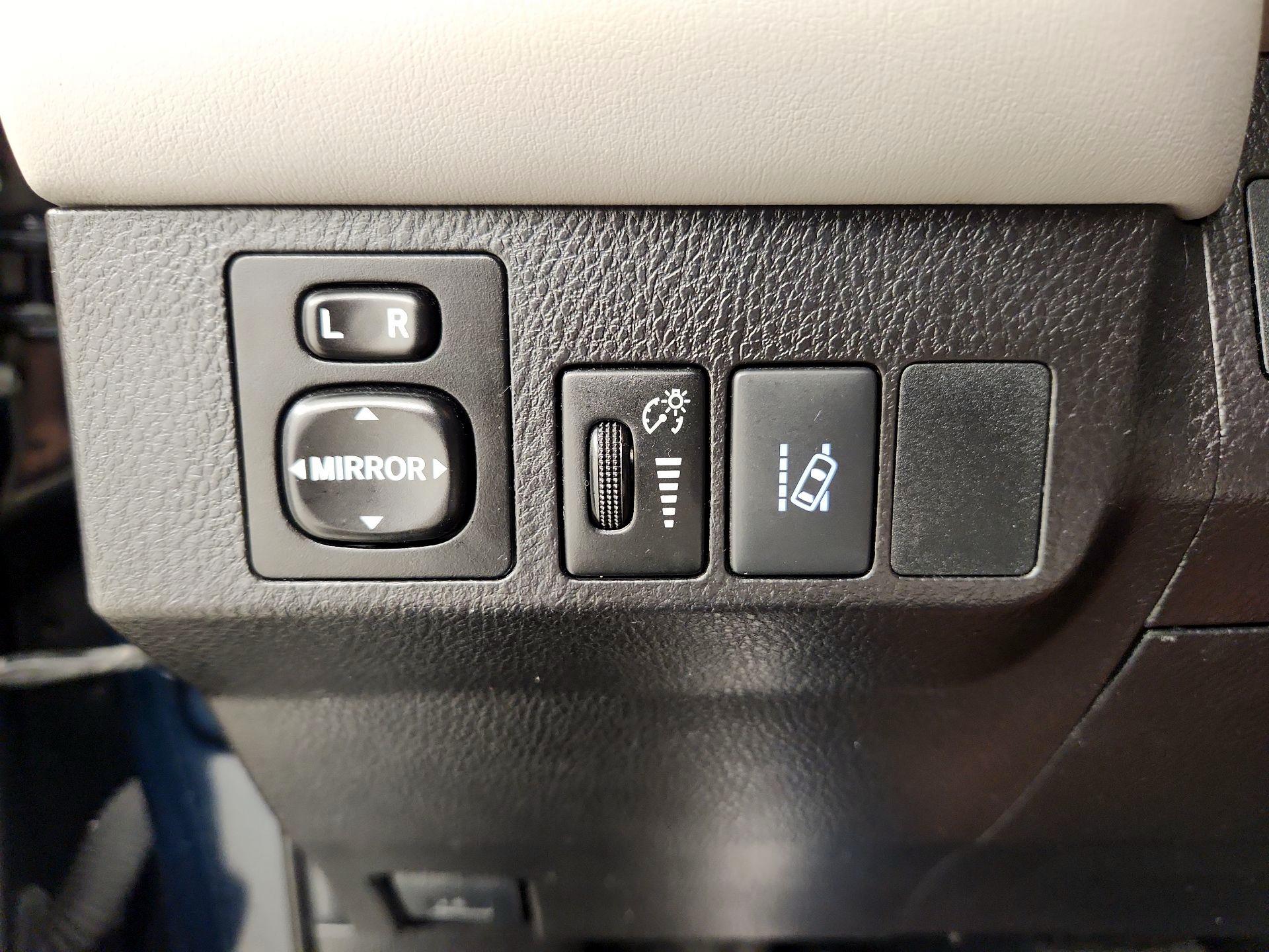 Thumbnail: 2018 Toyota RAV4 - 13