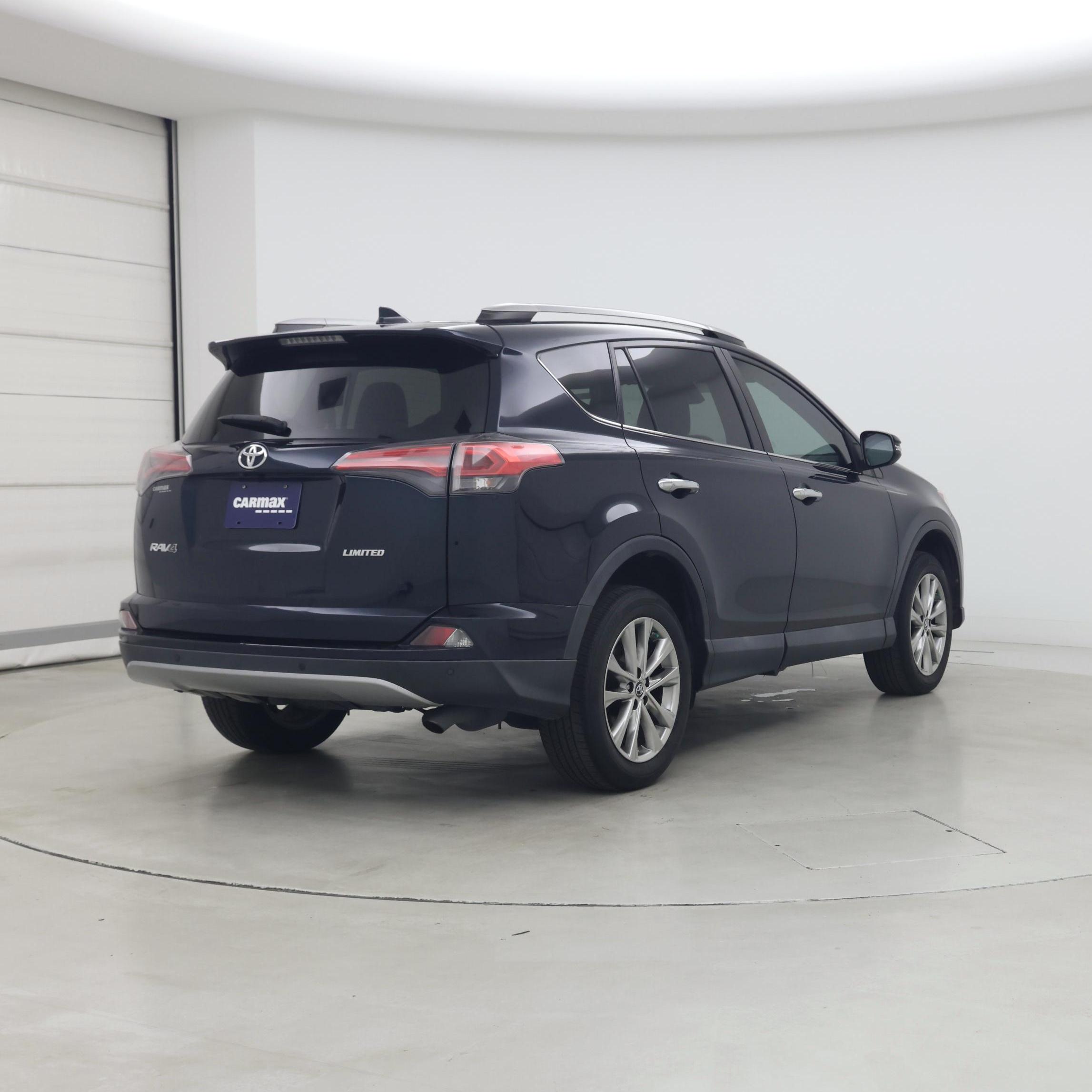 Thumbnail: 2018 Toyota RAV4 - 8