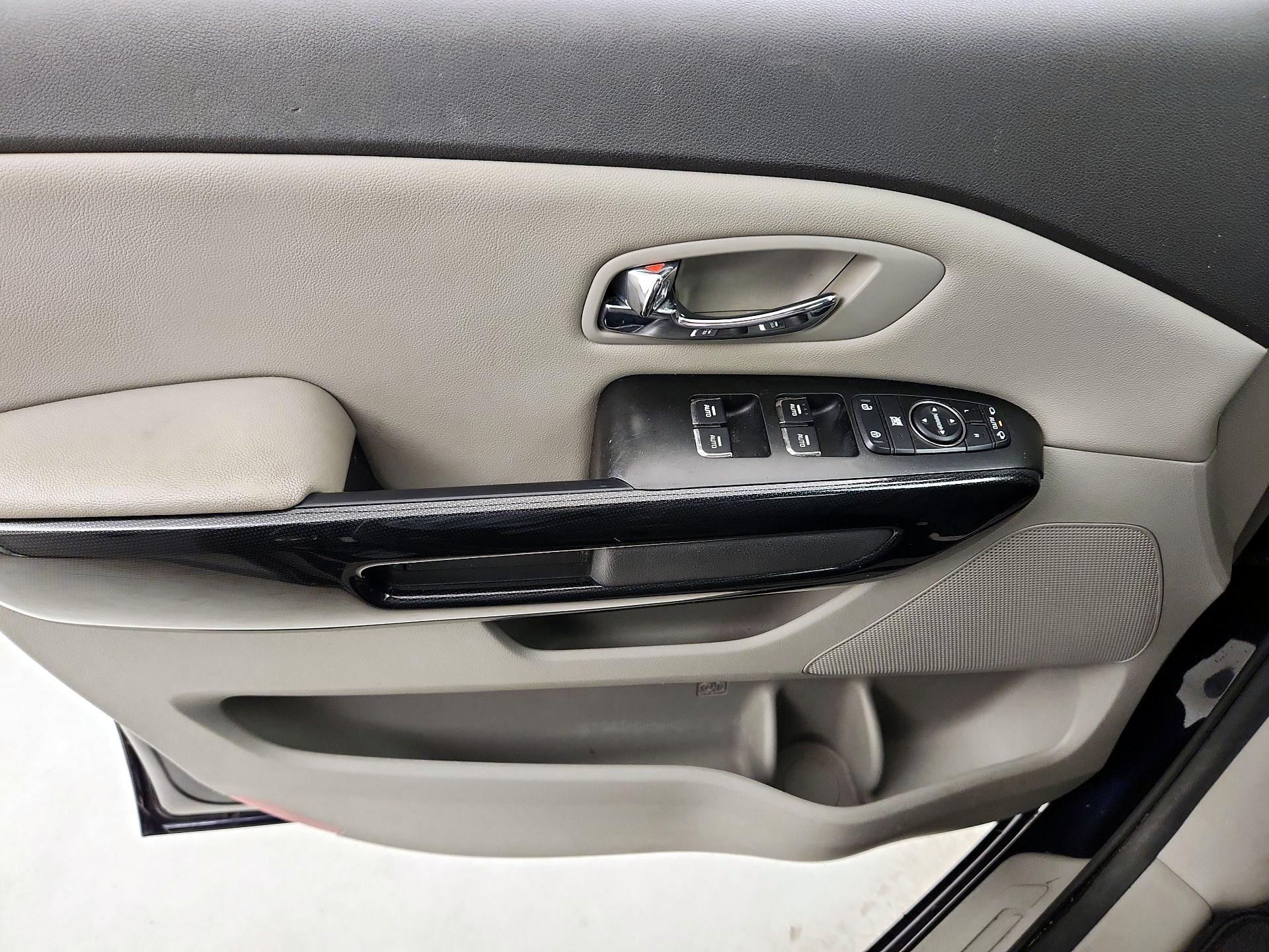 Thumbnail: 2018 Kia Sedona - 12