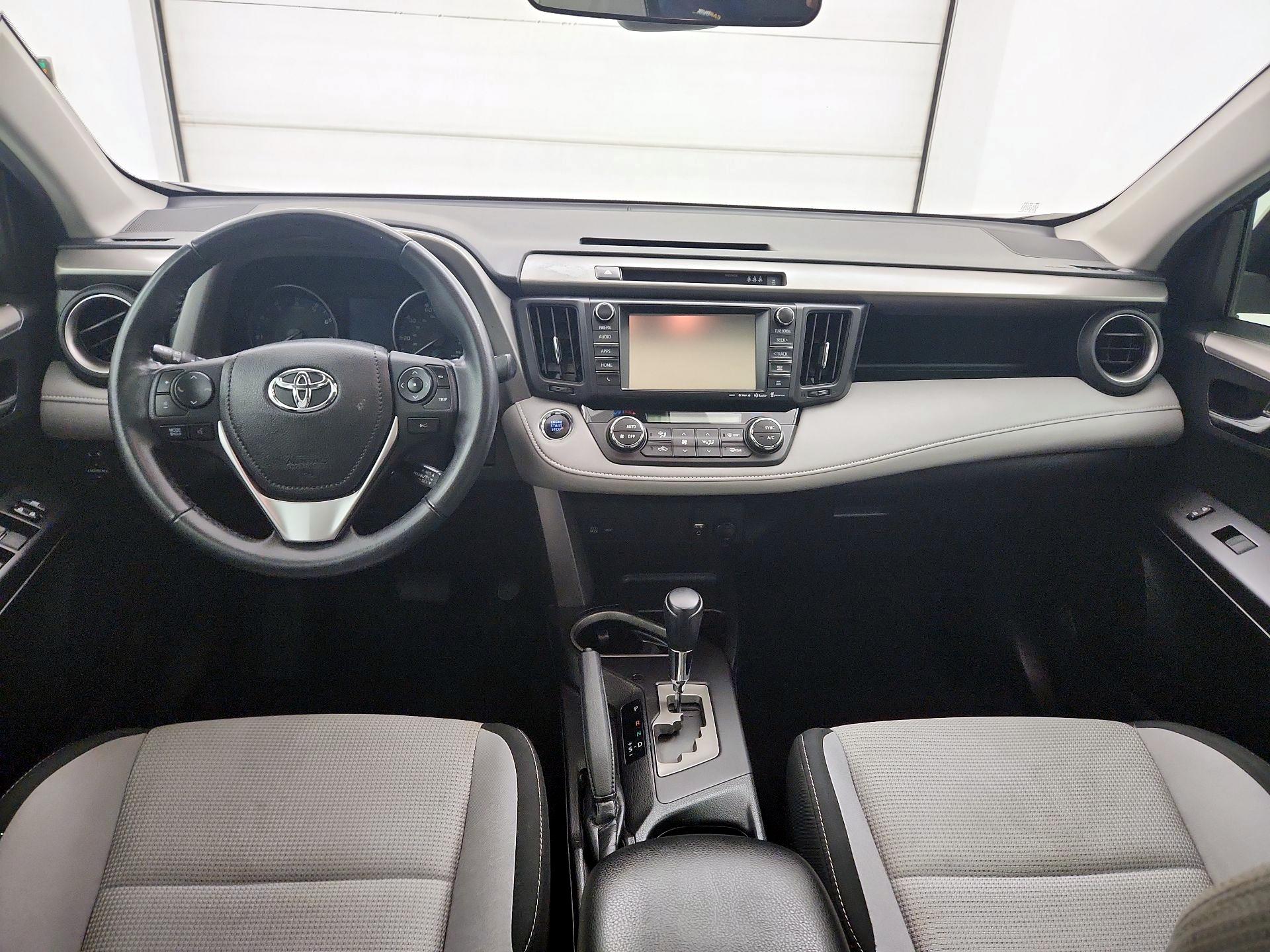 Thumbnail: 2018 Toyota RAV4 - 9