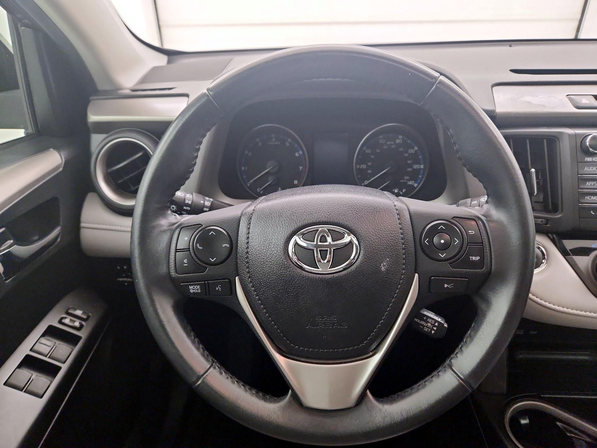 Thumbnail: 2018 Toyota RAV4 - 10