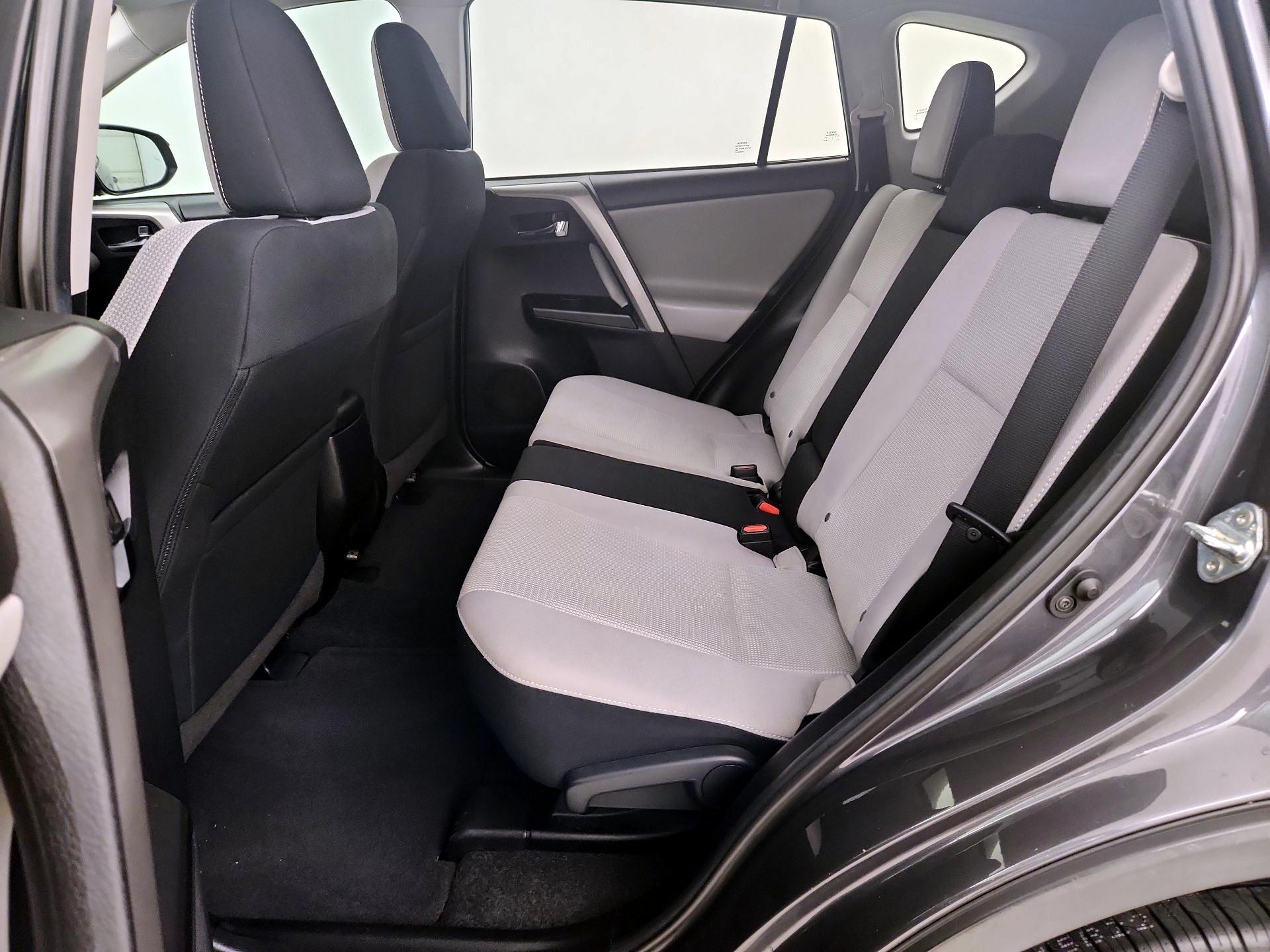 Thumbnail: 2018 Toyota RAV4 - 20