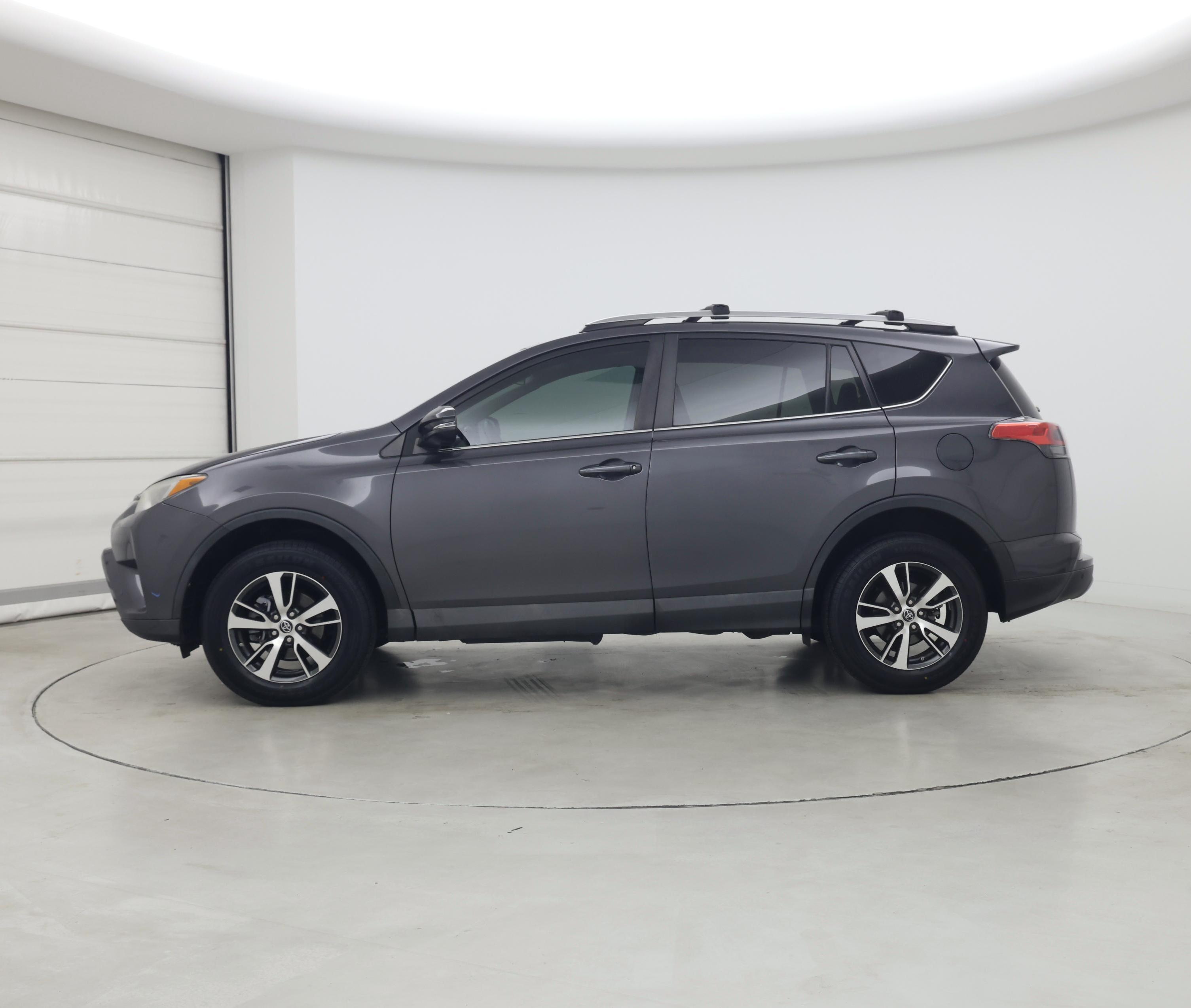 Thumbnail: 2018 Toyota RAV4 - 3