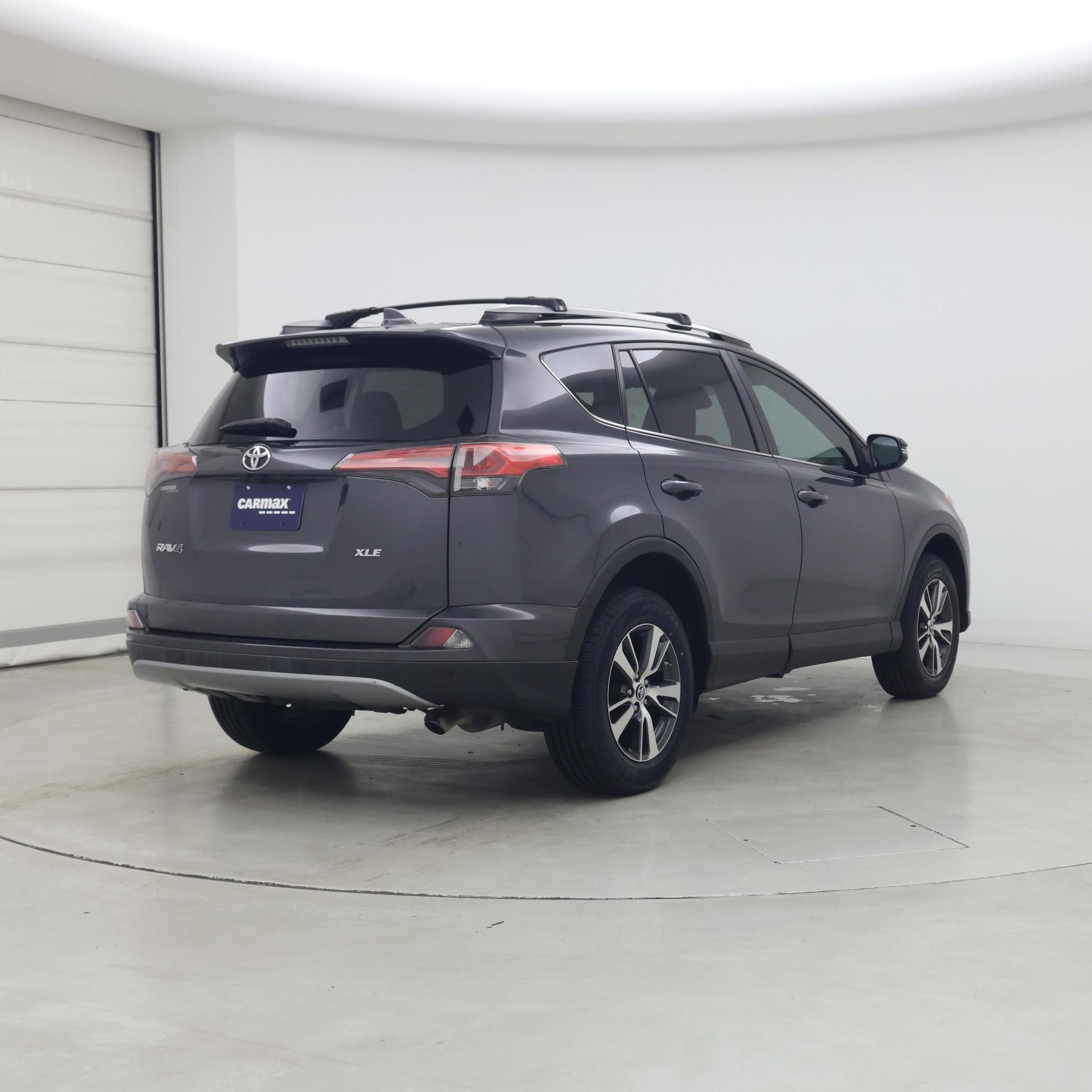 Thumbnail: 2018 Toyota RAV4 - 8