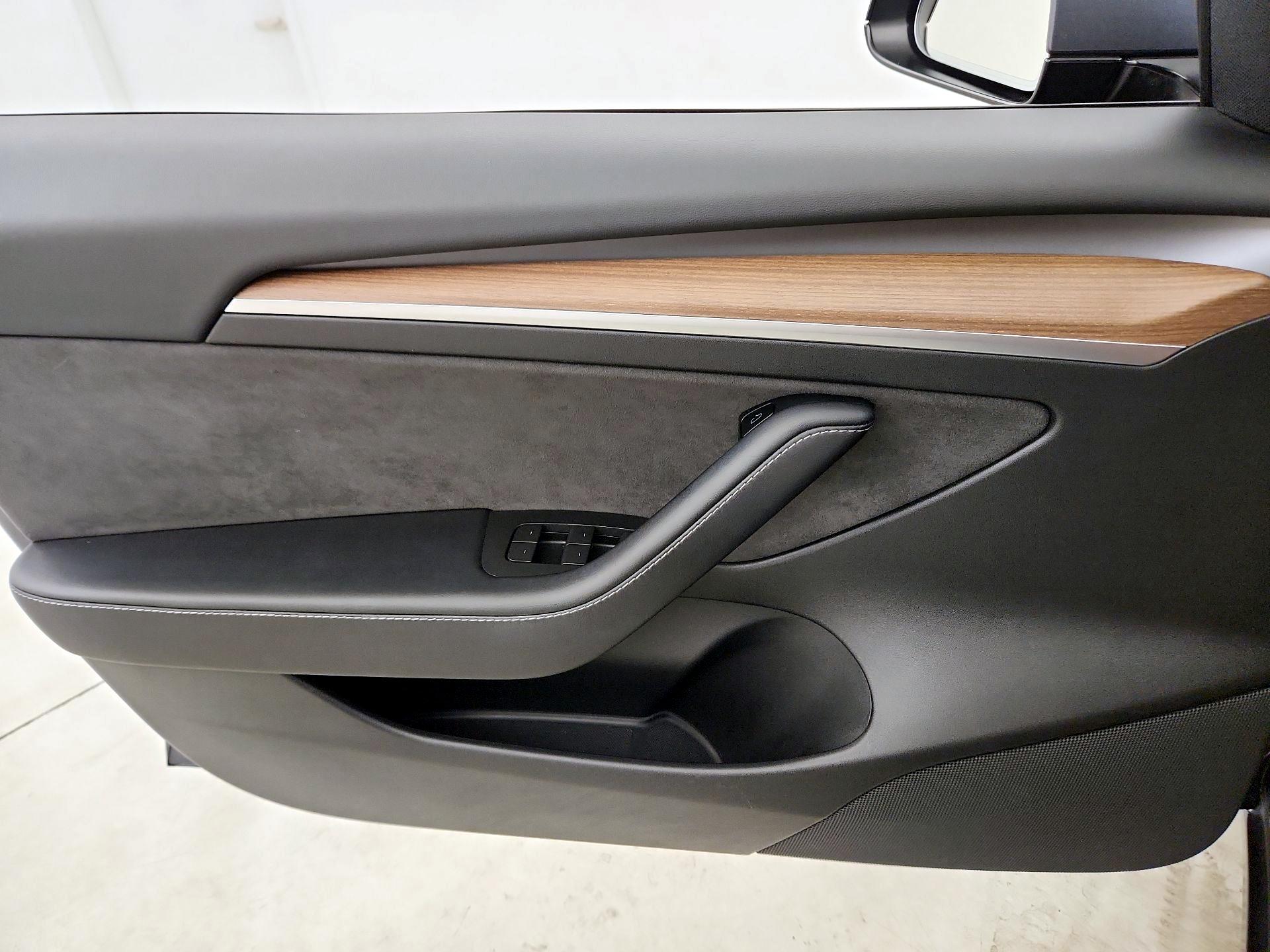 Thumbnail: 2022 Tesla Model 3 - 12