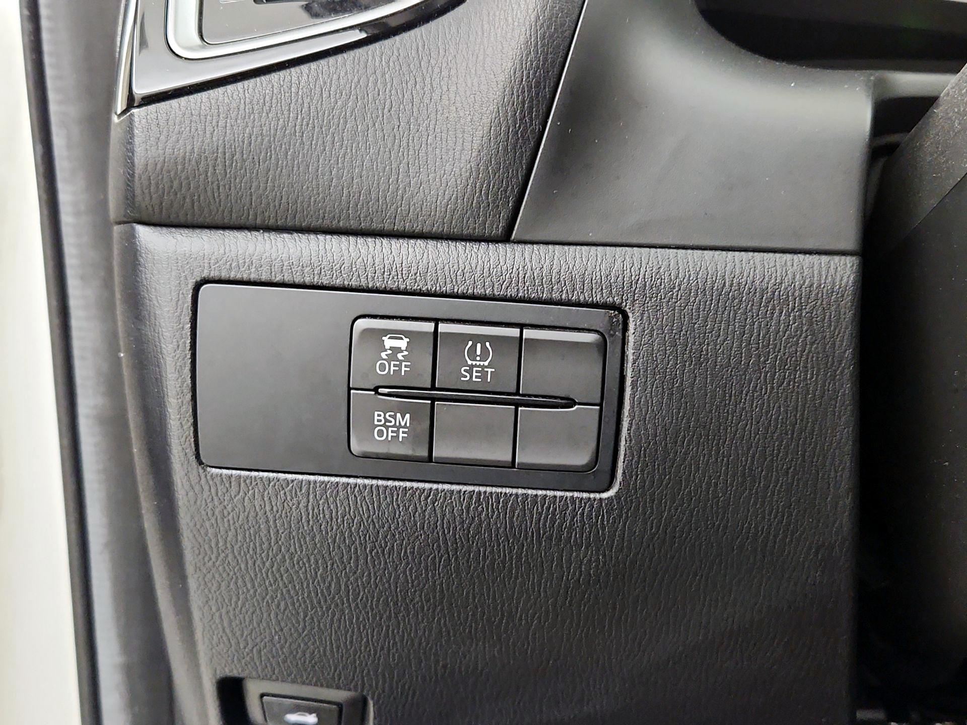 Thumbnail: 2016 Mazda Mazda3 - 13
