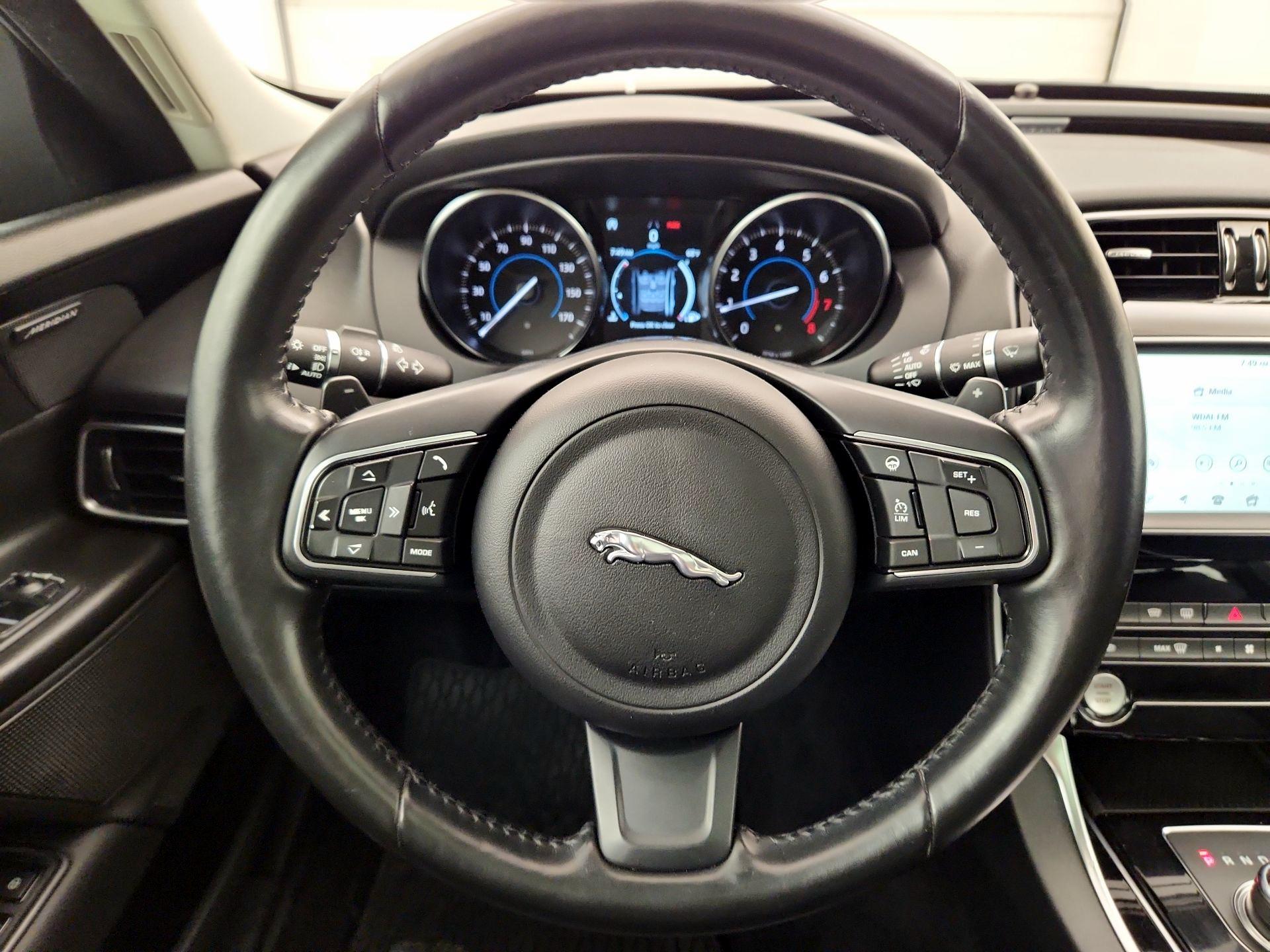 Thumbnail: 2019 Jaguar XE - 10