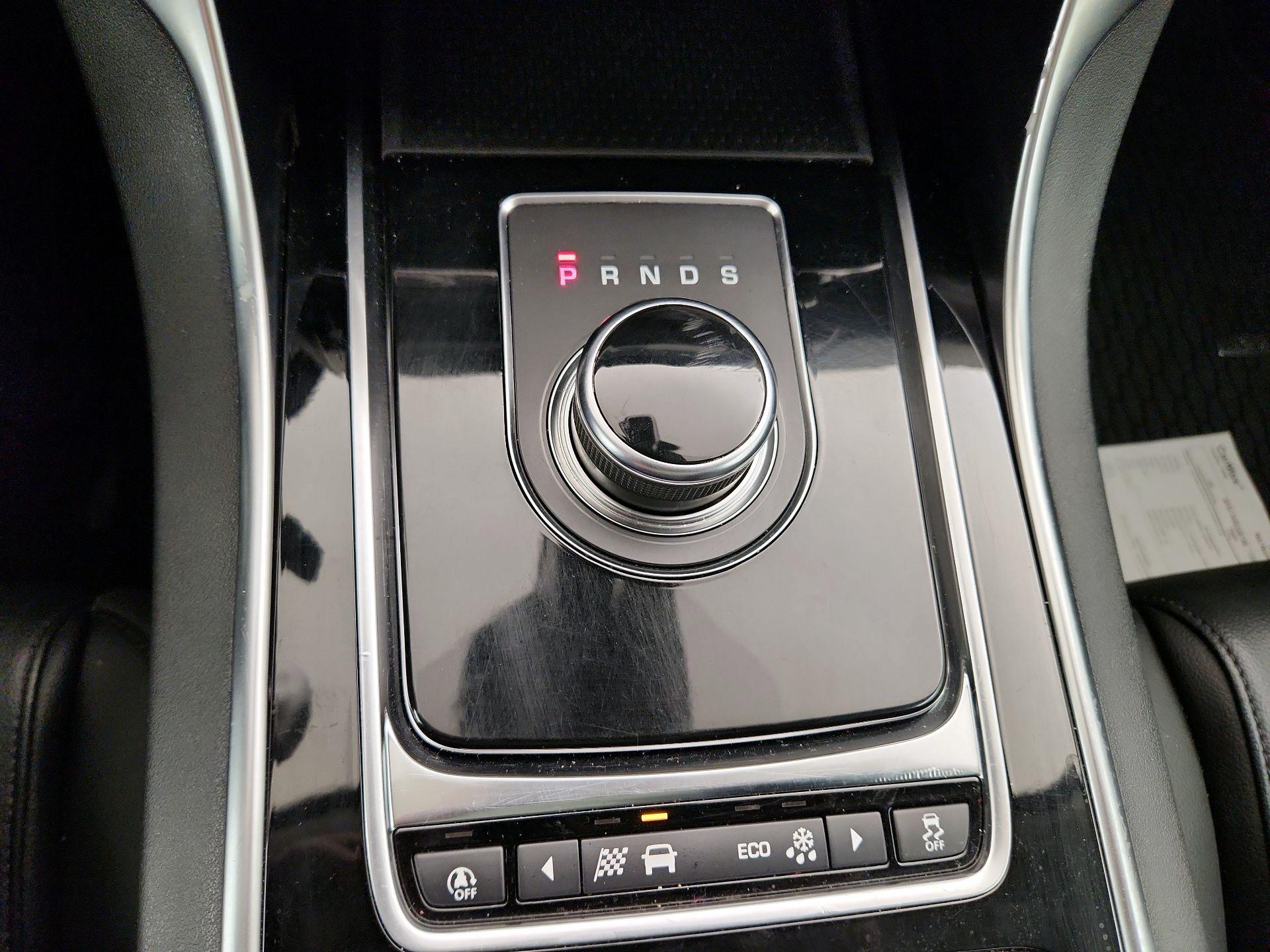 Thumbnail: 2019 Jaguar XE - 18
