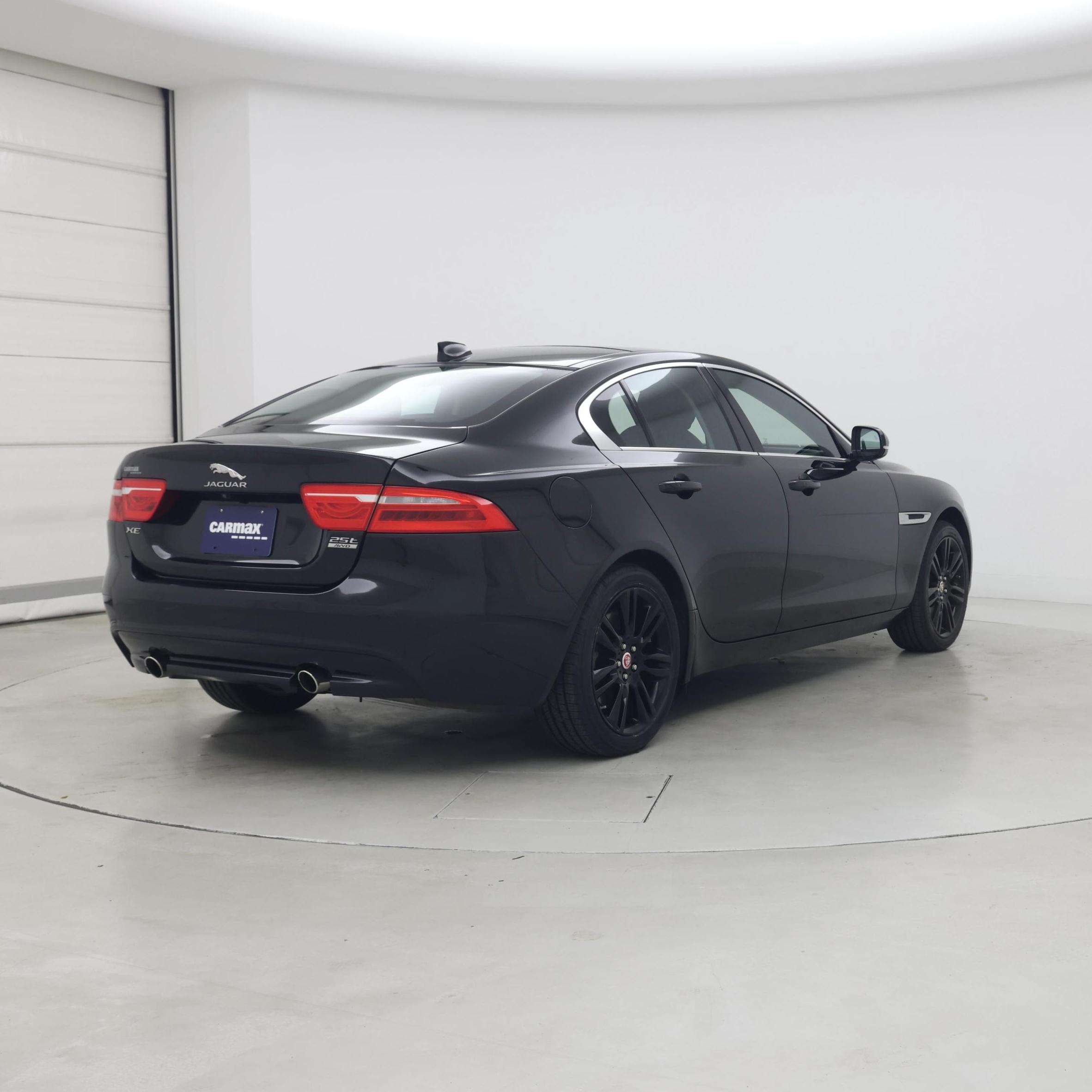 Thumbnail: 2019 Jaguar XE - 8