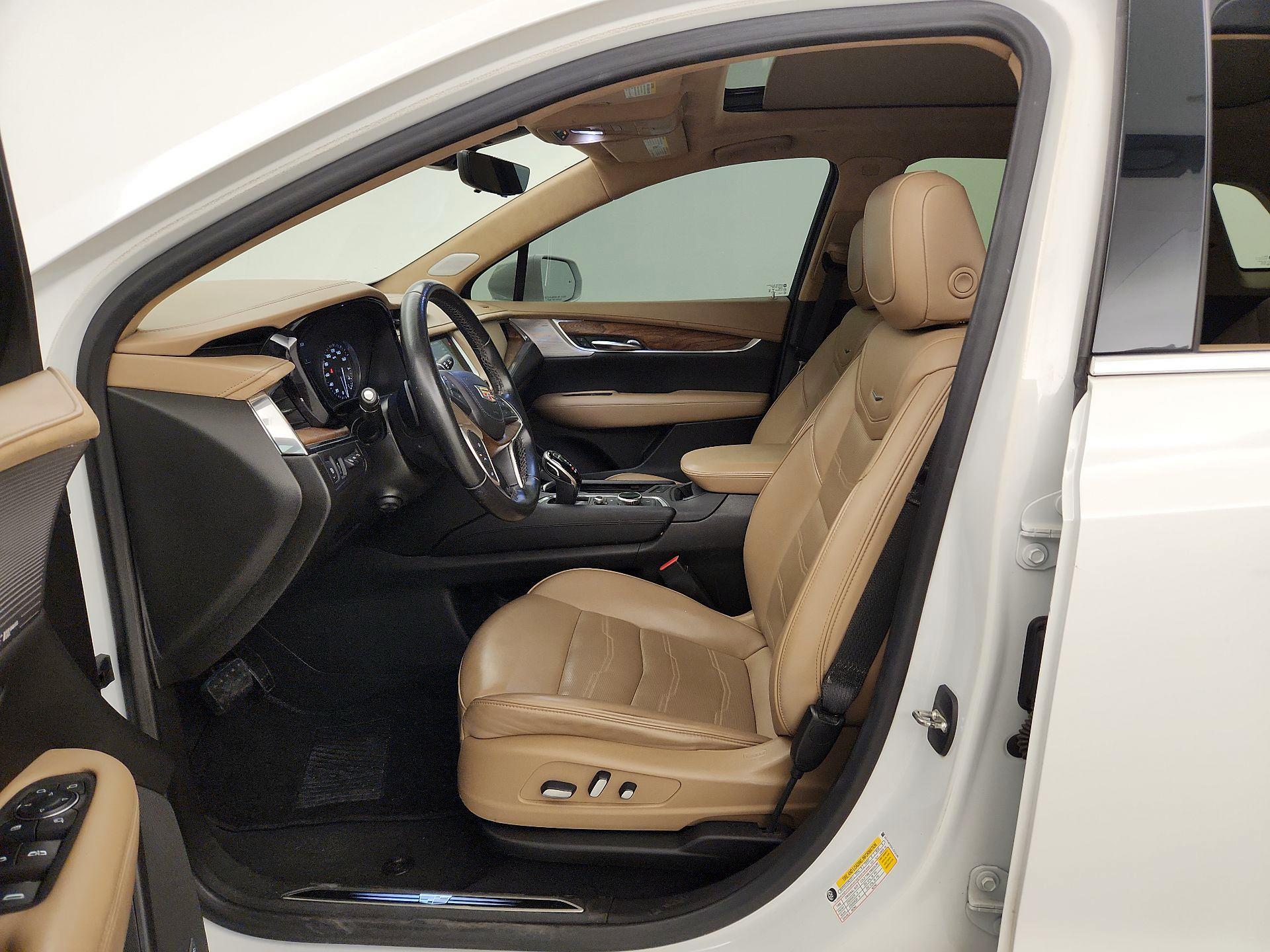 Thumbnail: 2020 Cadillac XT5 - 11