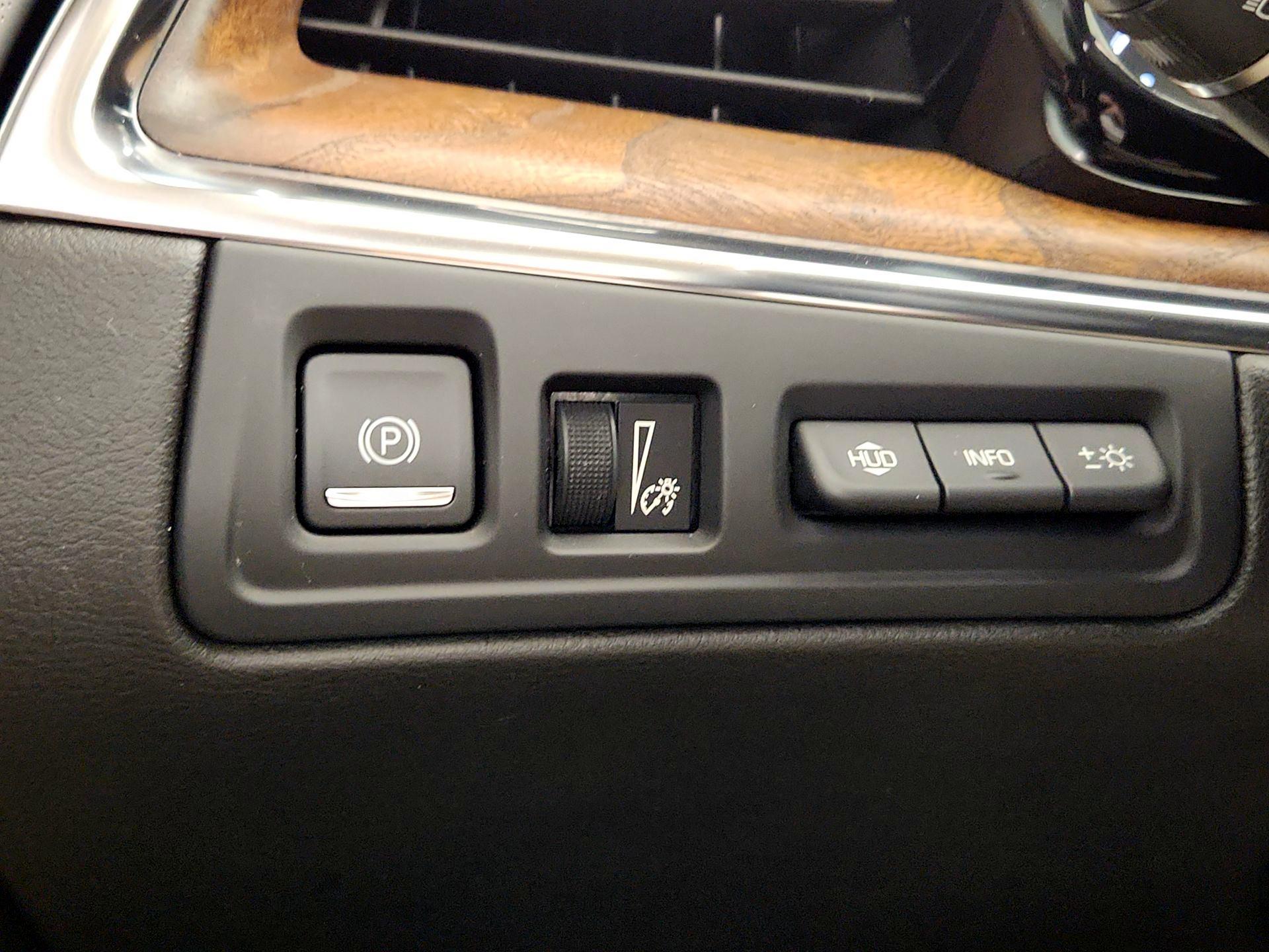 Thumbnail: 2020 Cadillac XT5 - 13