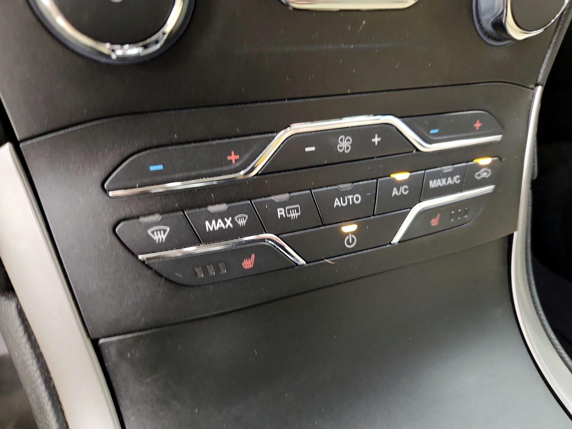 Thumbnail: 2019 Ford Edge - 17