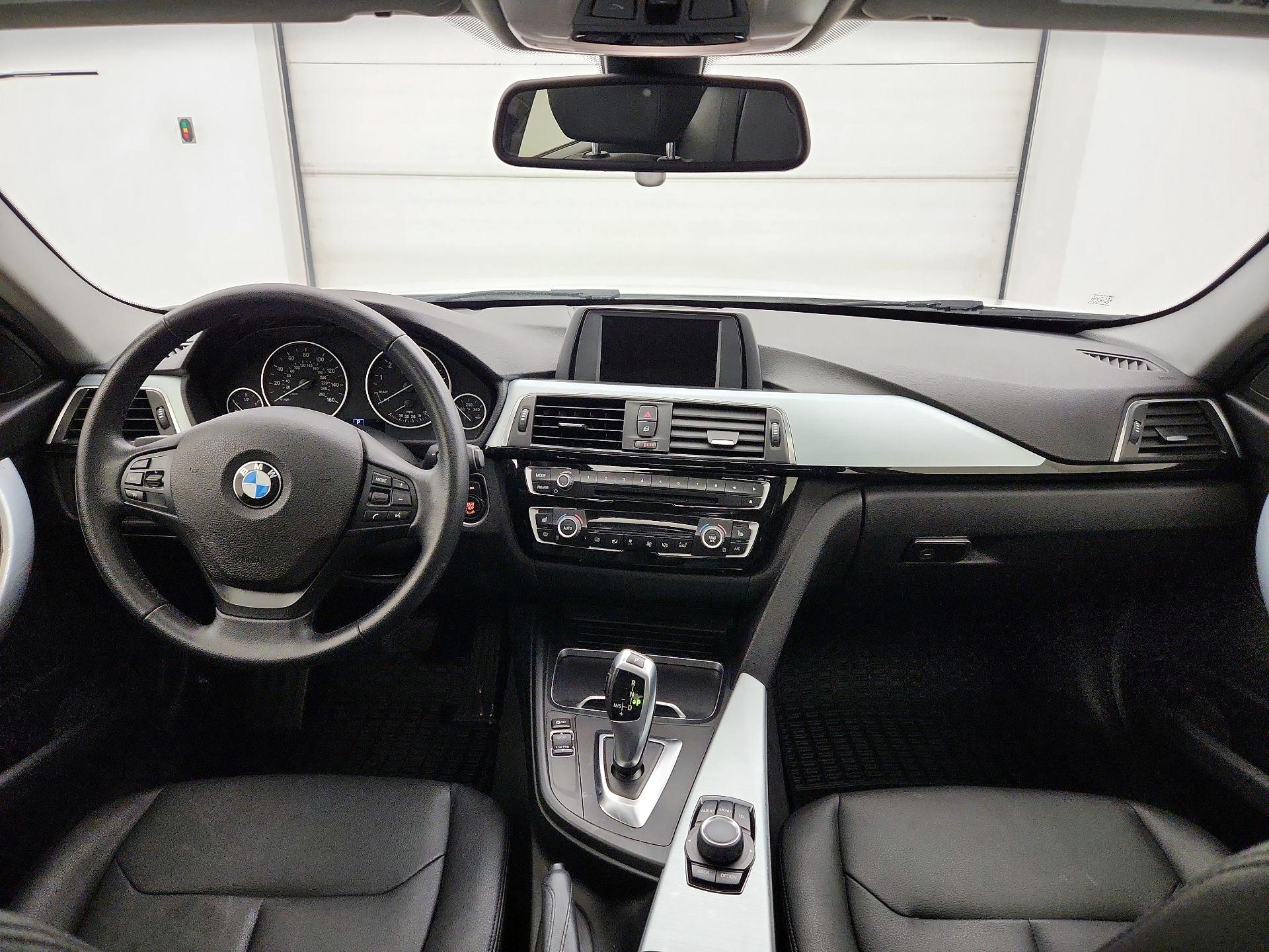 Thumbnail: 2016 BMW 3 Series - 9