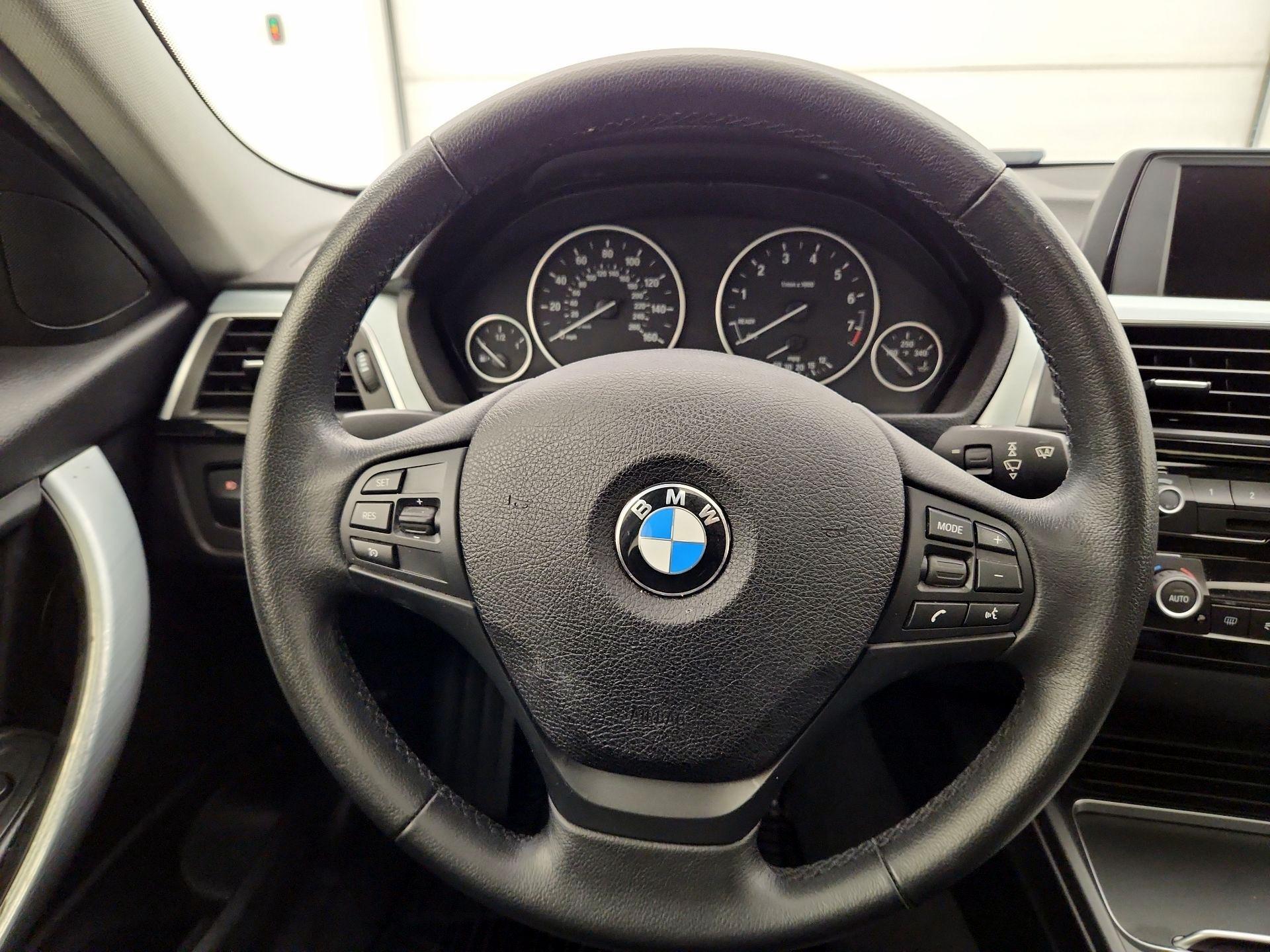 Thumbnail: 2016 BMW 3 Series - 10