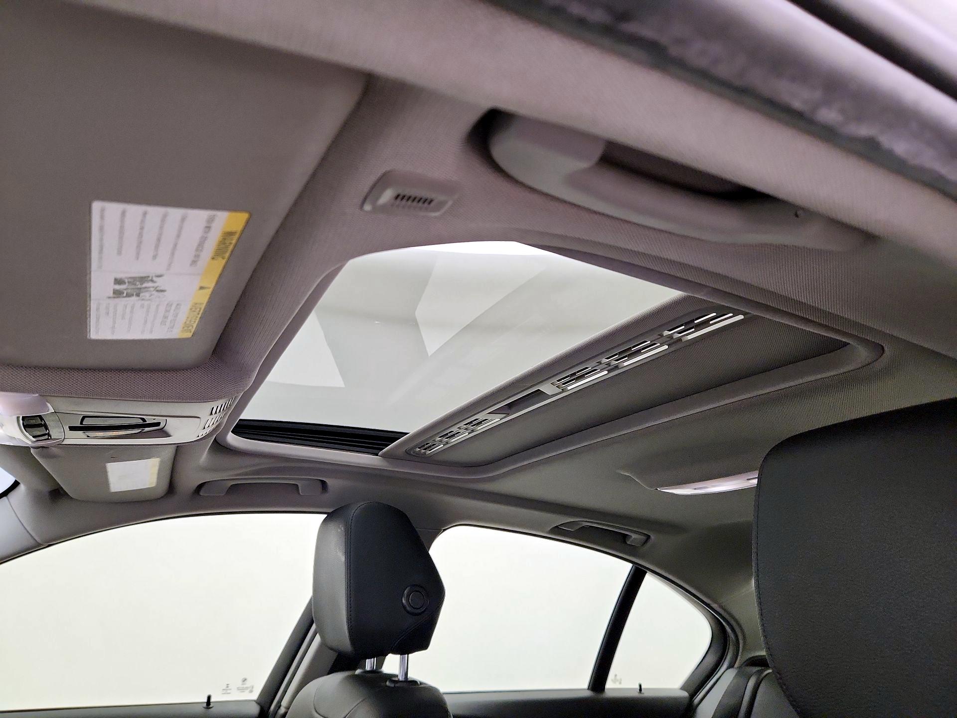 Thumbnail: 2016 BMW 3 Series - 18
