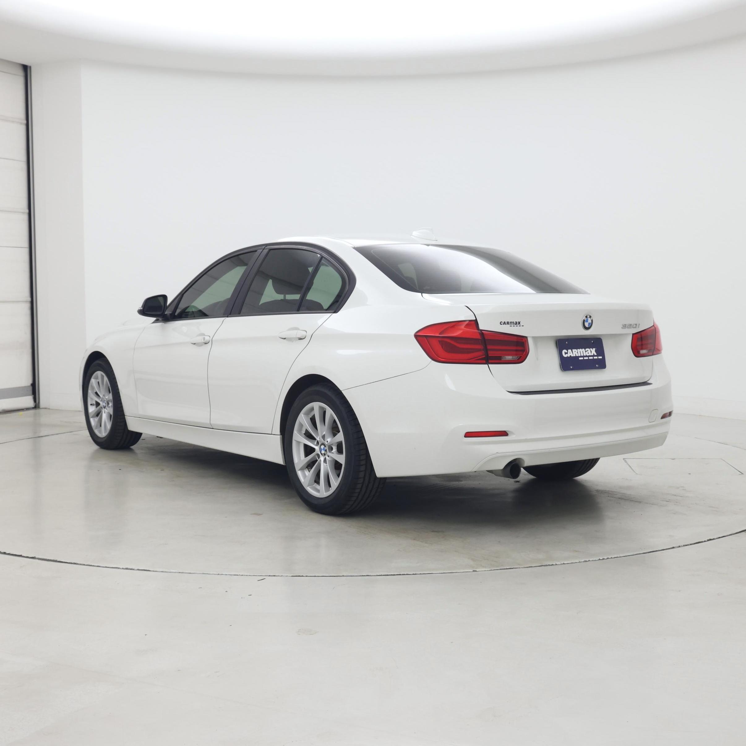 Thumbnail: 2016 BMW 3 Series - 2